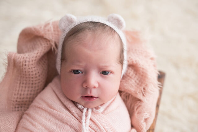 como preparar o set perfeito no ensaio newborn, foto de recém-nascido no props, foto newborn no props, foto newborn em estúdio, como organizar set na fotografia