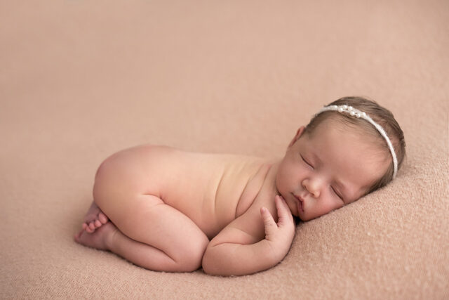 como preparar o set perfeito no ensaio newborn, foto de recém-nascido, foto de detalhe de recém-nascido, foto newborn em estúdio, como organizar set na fotografia