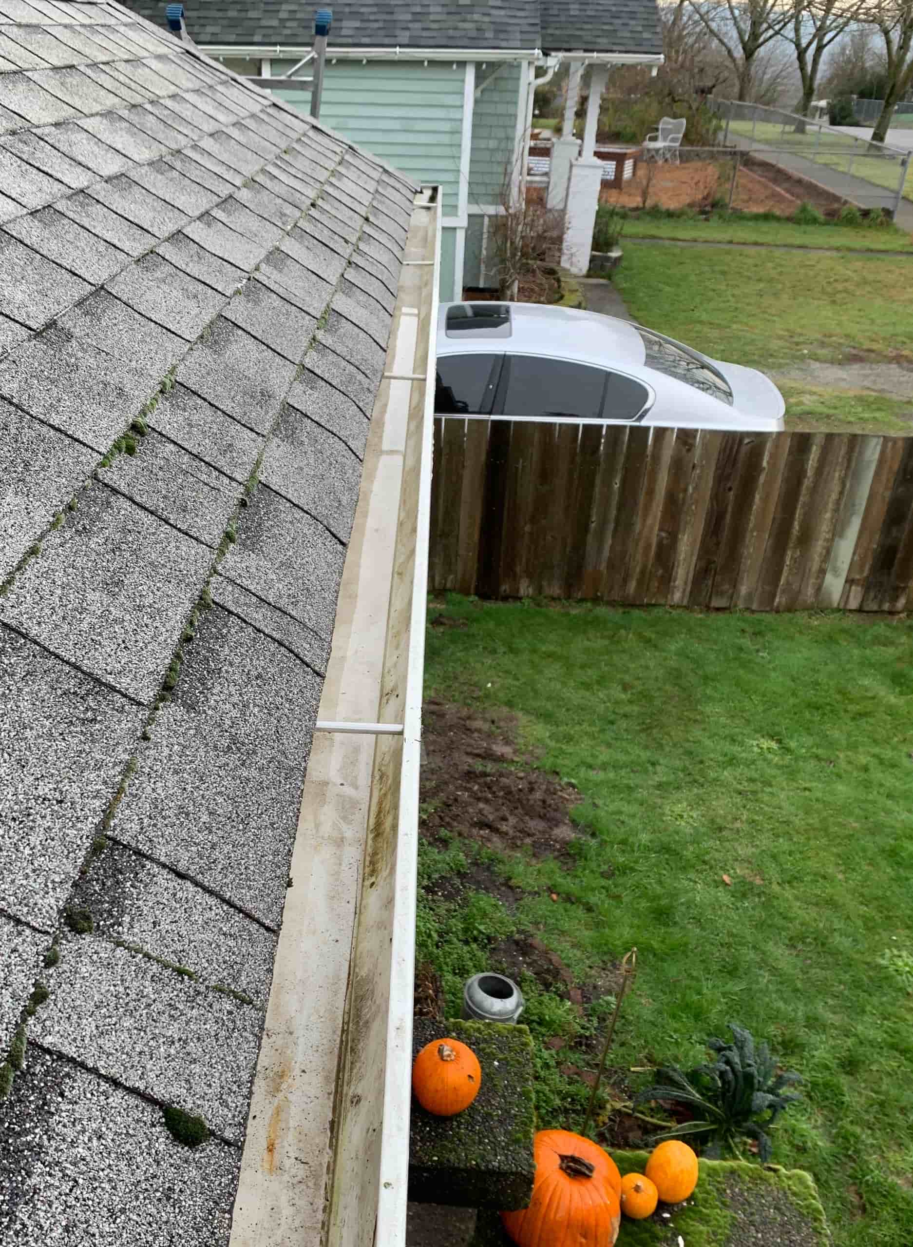 how to clean eavestroughs without a ladder