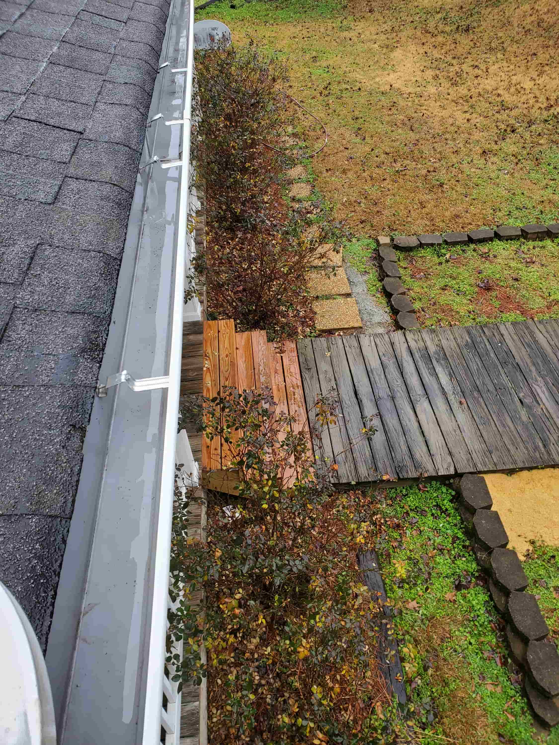 clean gutters from ground level