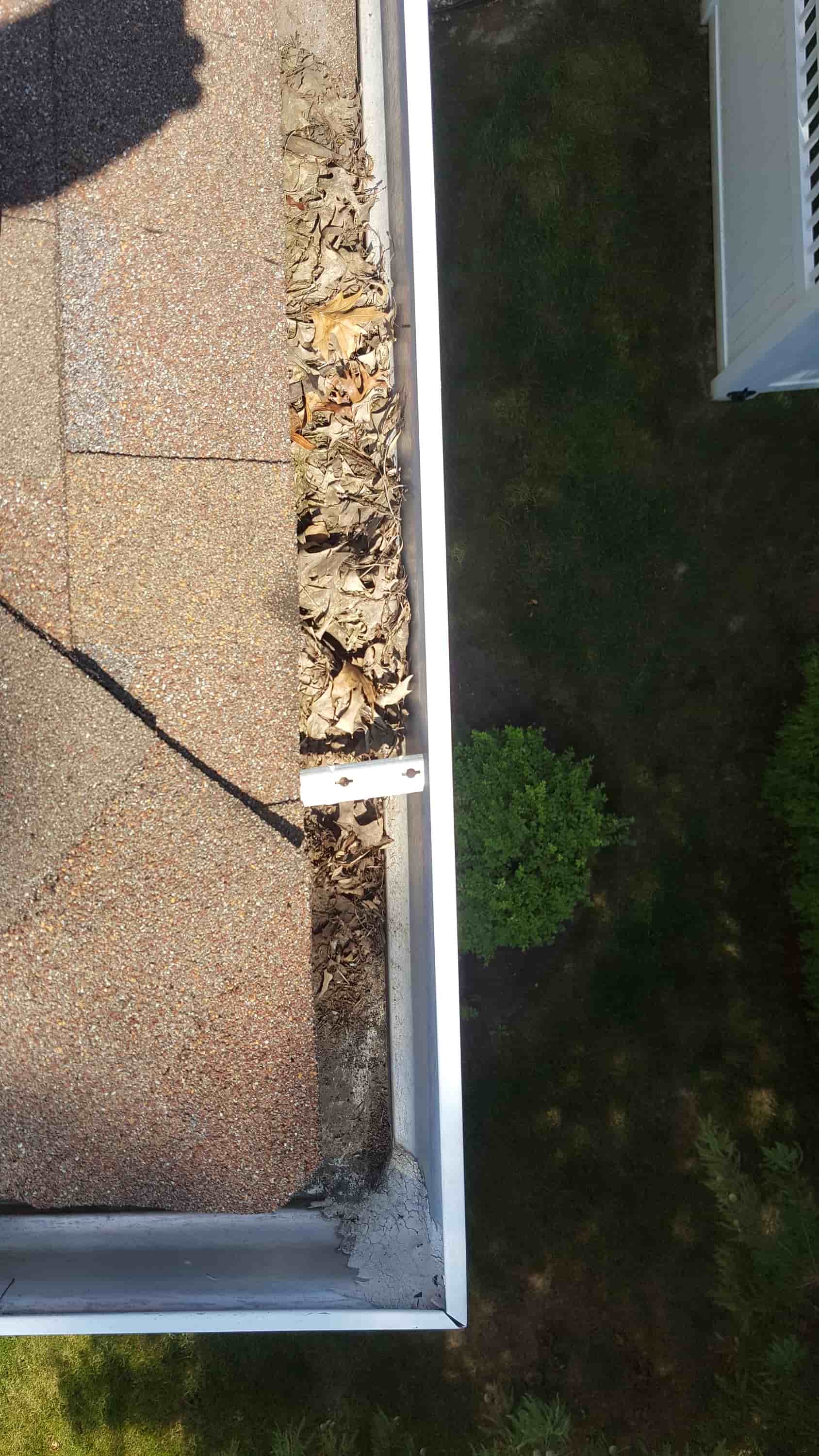 cleaning gutter downspouts