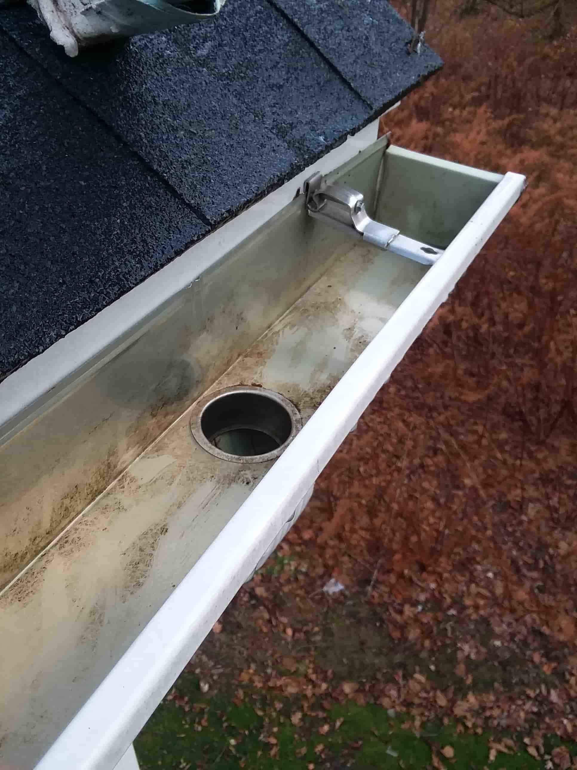 rain gutter cleaning cost