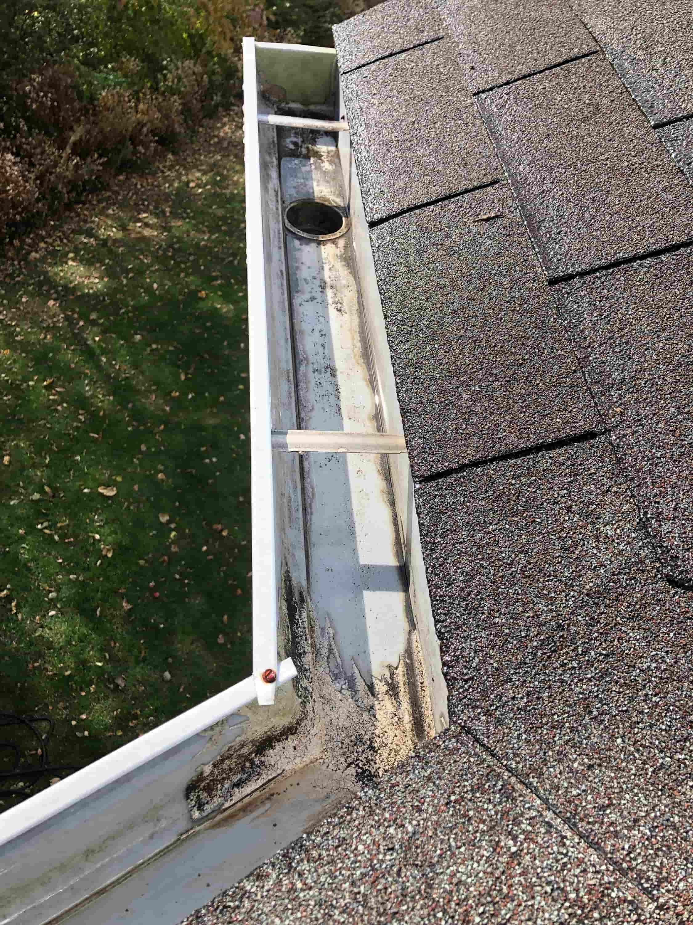 cleaning gutter downspouts
