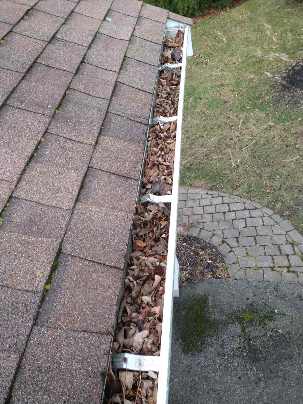 how to properly clean gutters