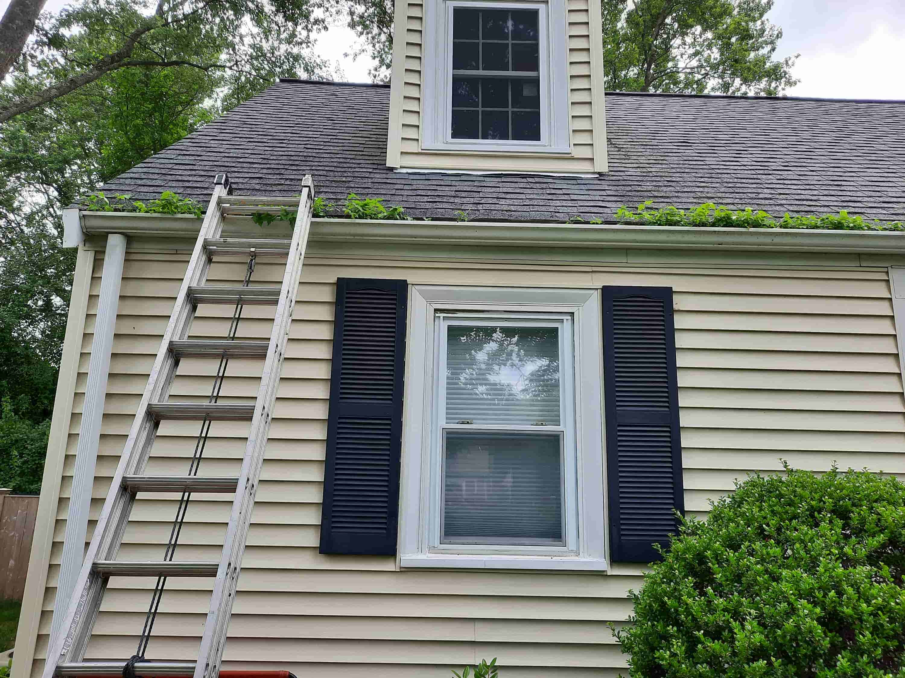 ladder size for cleaning gutters