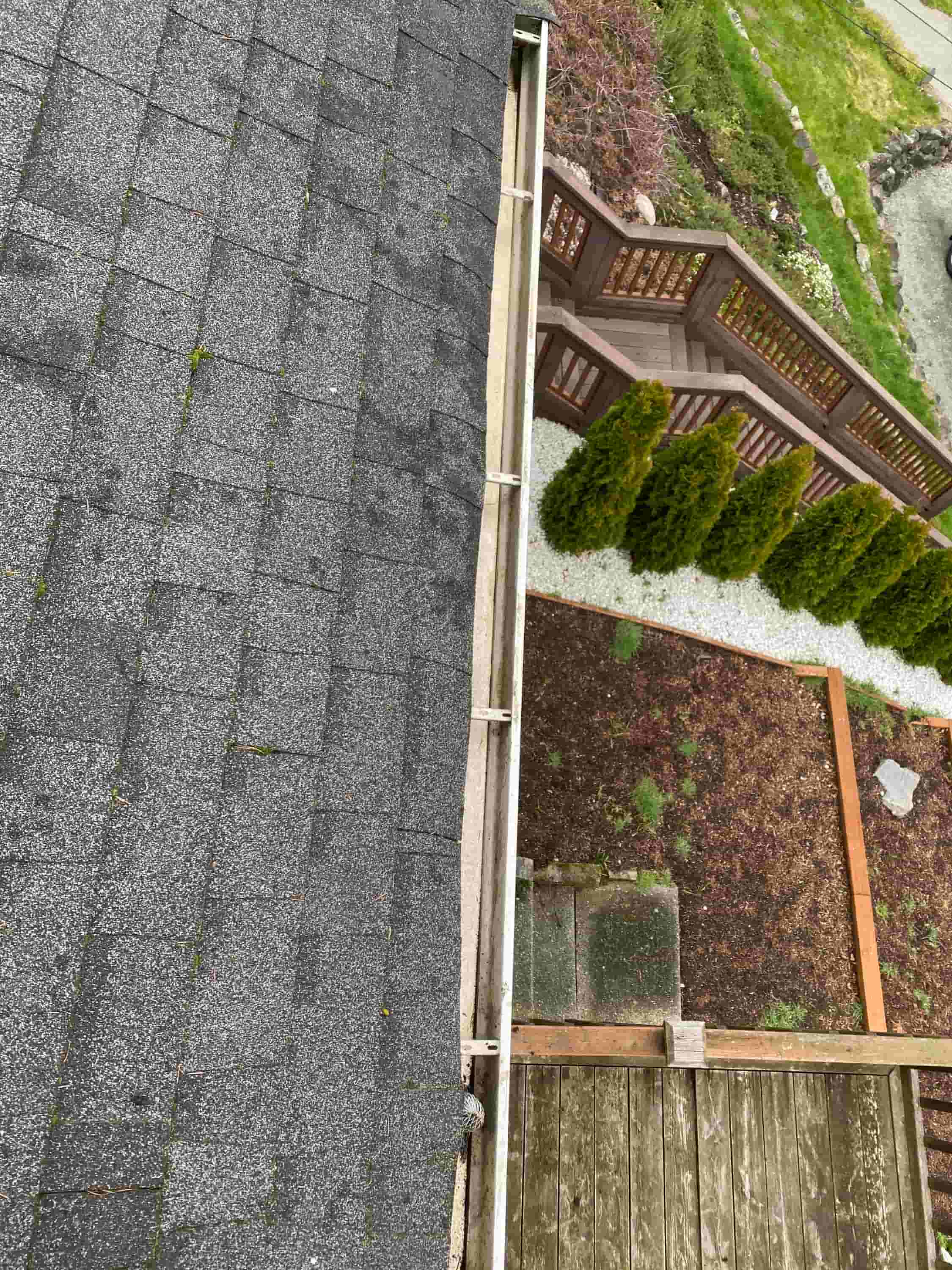 cleaning gutters safely