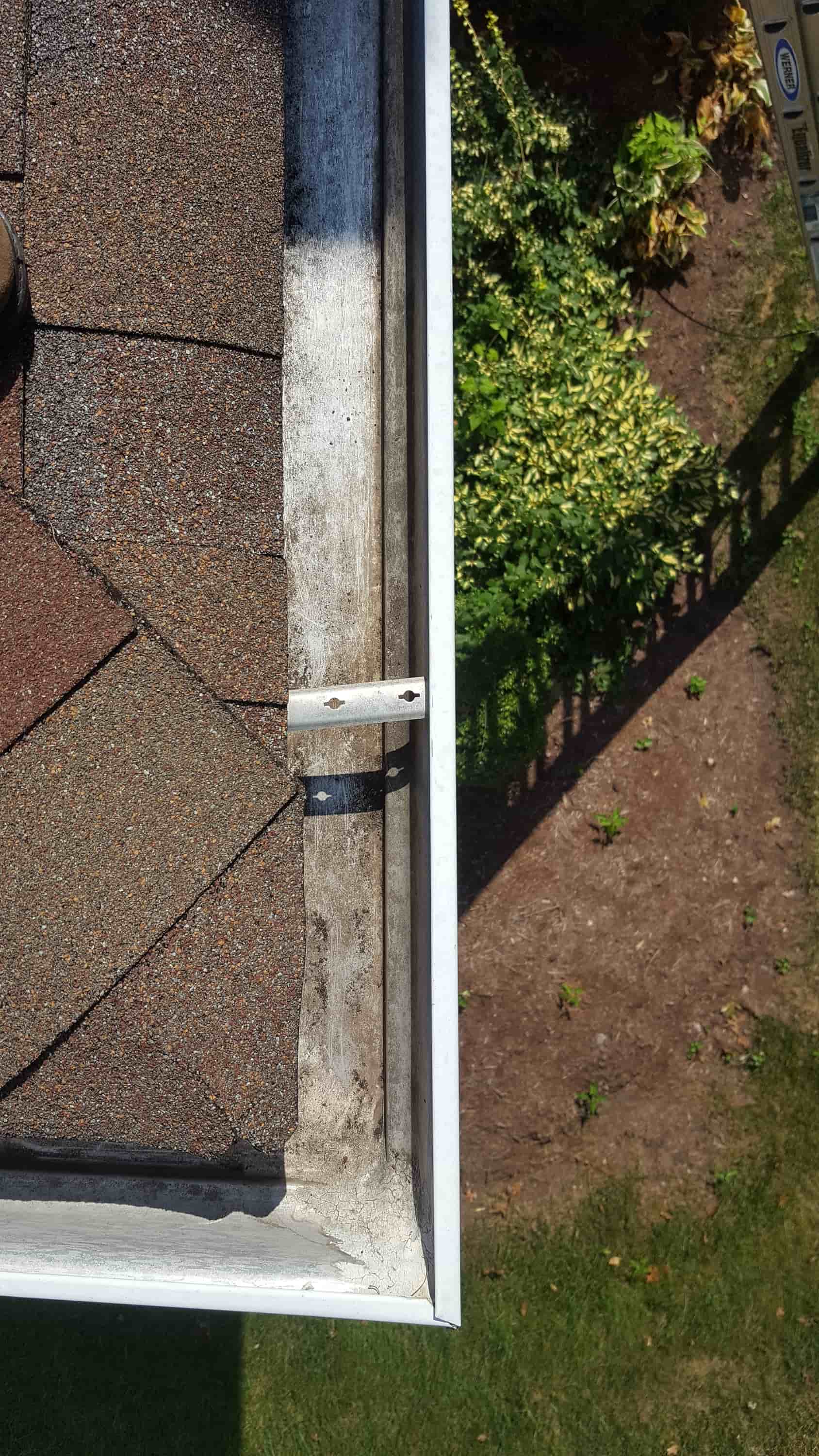 how to clean gutters pressure washer