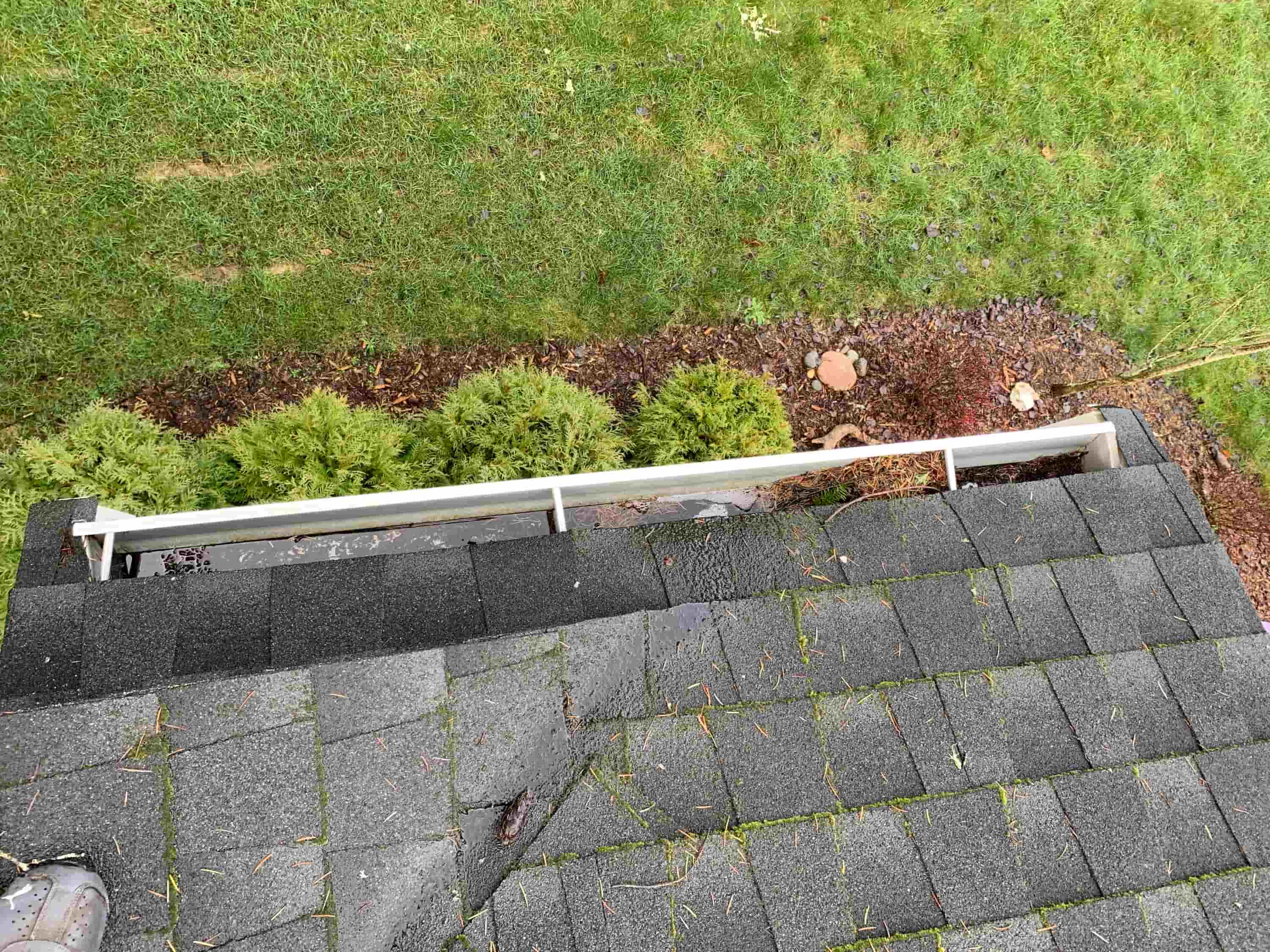 garden hose attachment for cleaning gutters