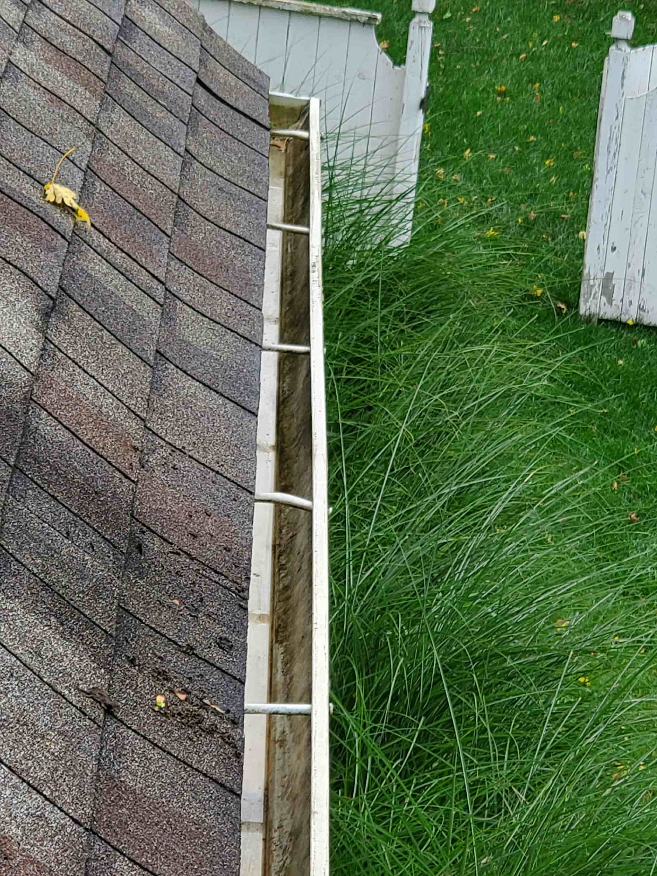 how to clean eaves