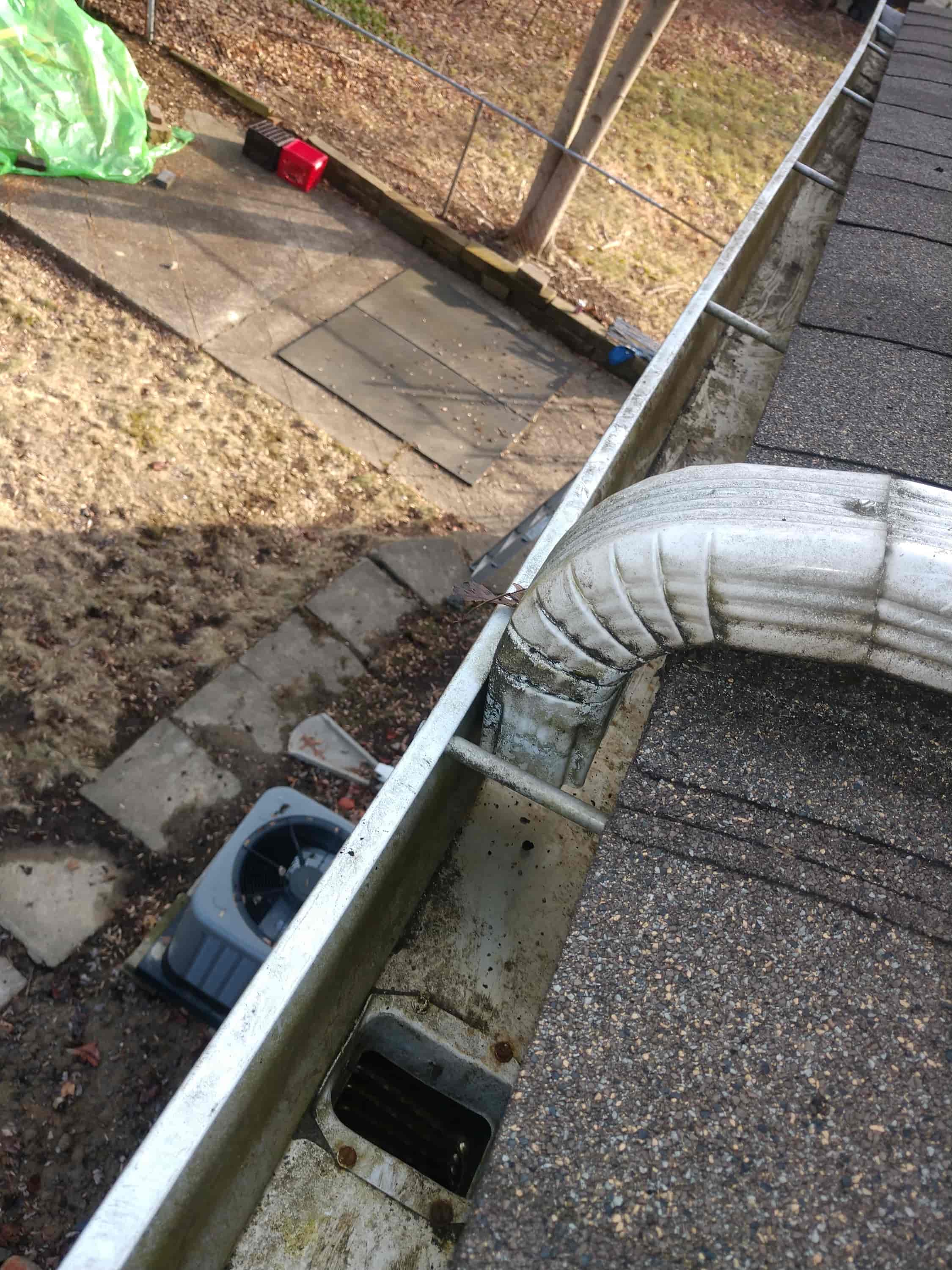 gutters cleaning service