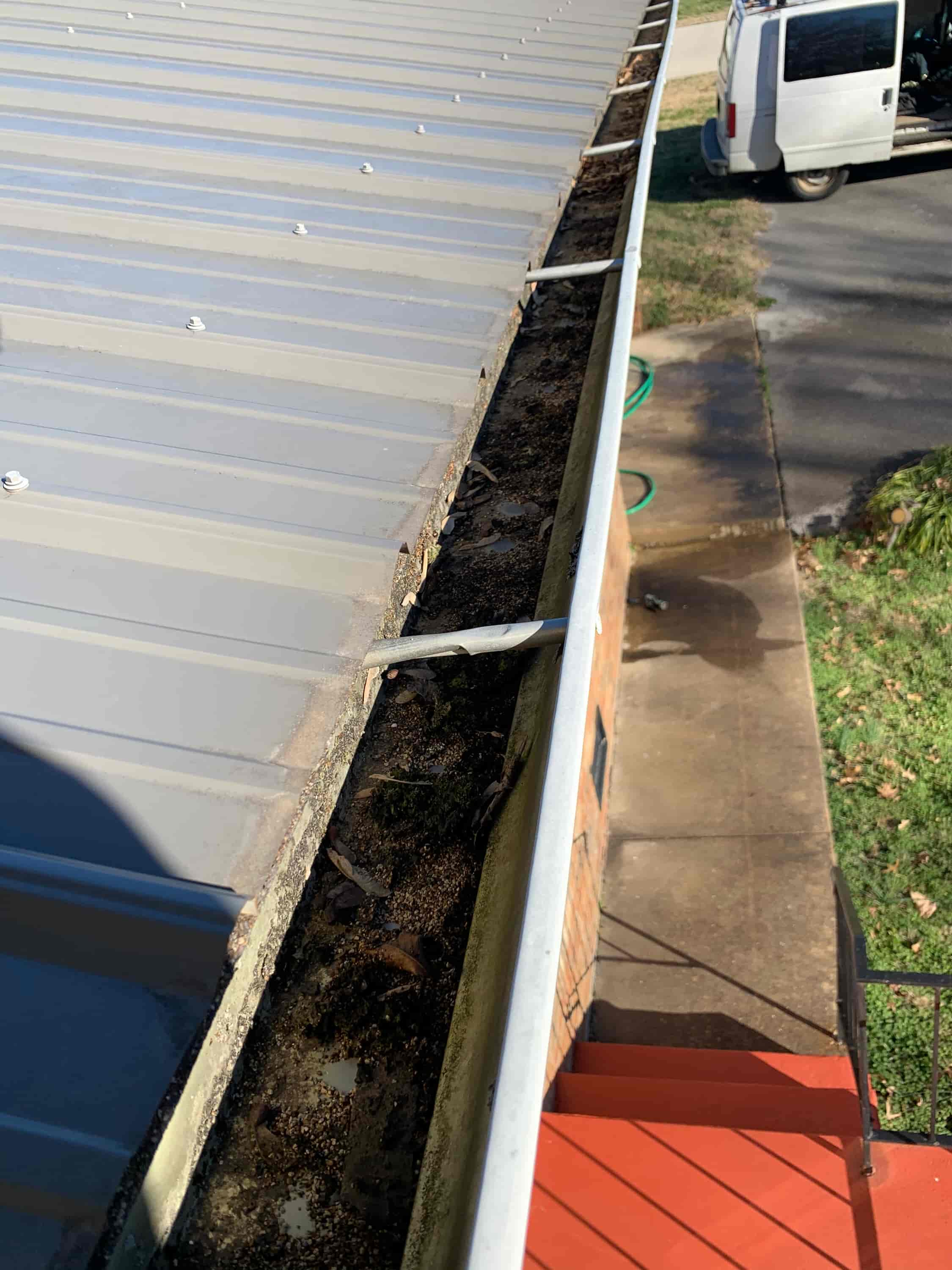 clean gutters from the ground tool