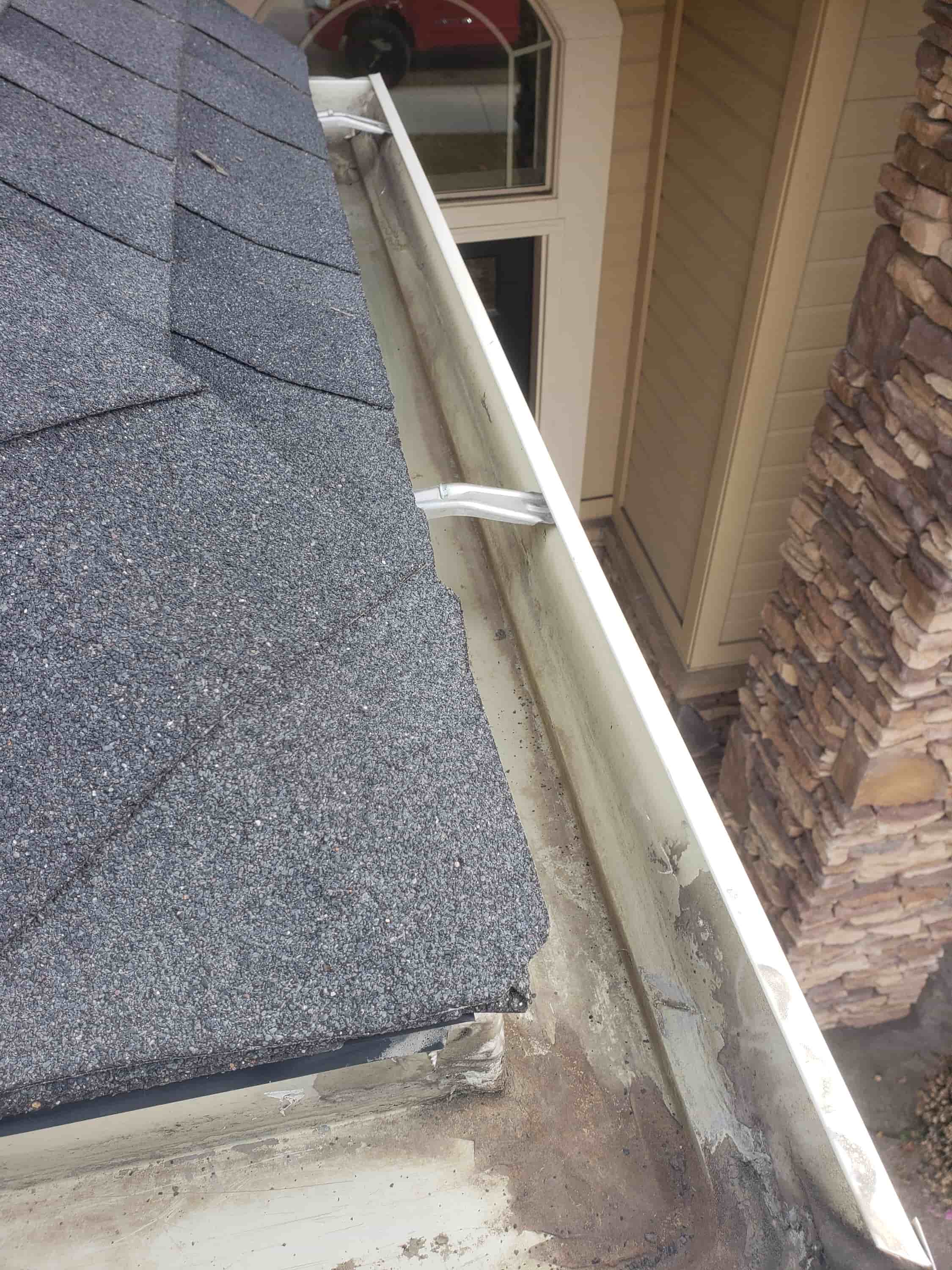 cleaning second story gutters