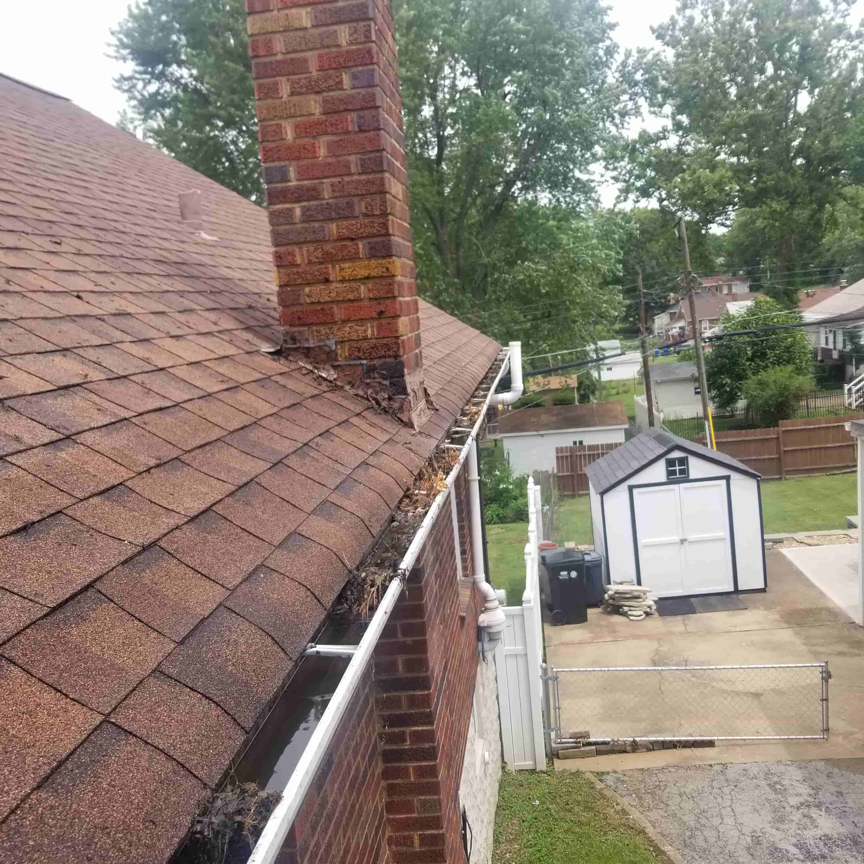 clean gutter with pressure washer