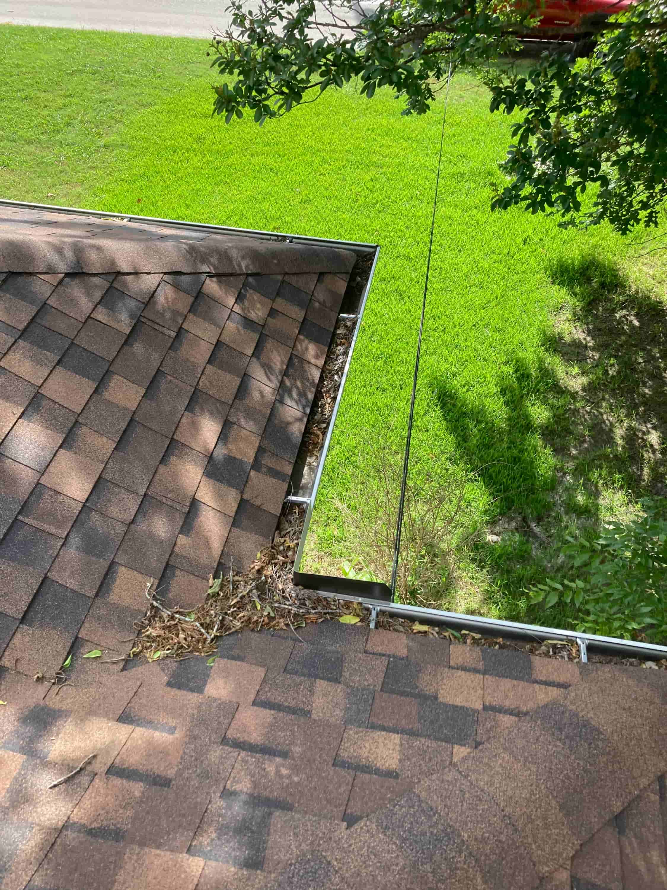 cleaning eaves of roof