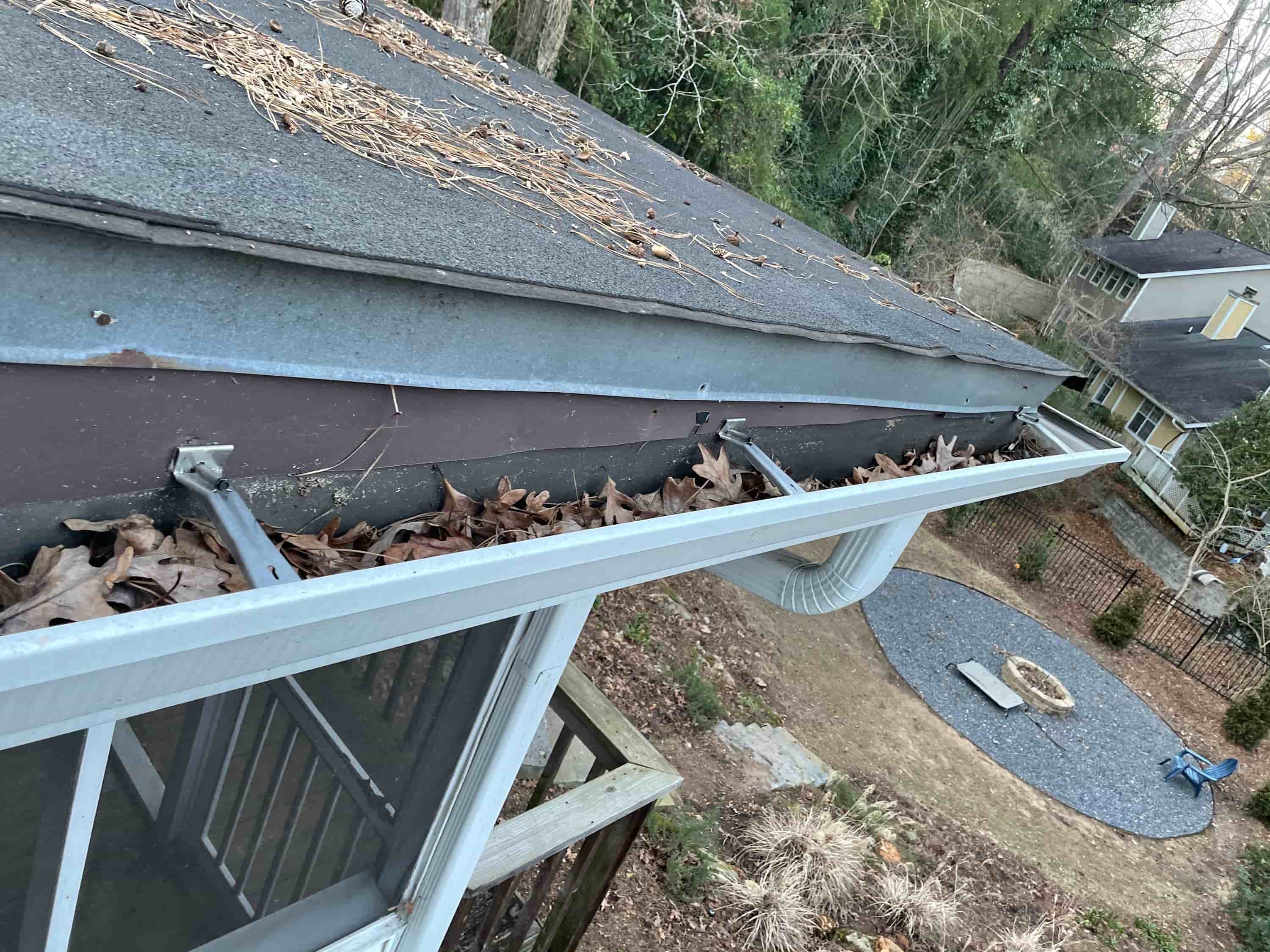 cleaning eaves of roof