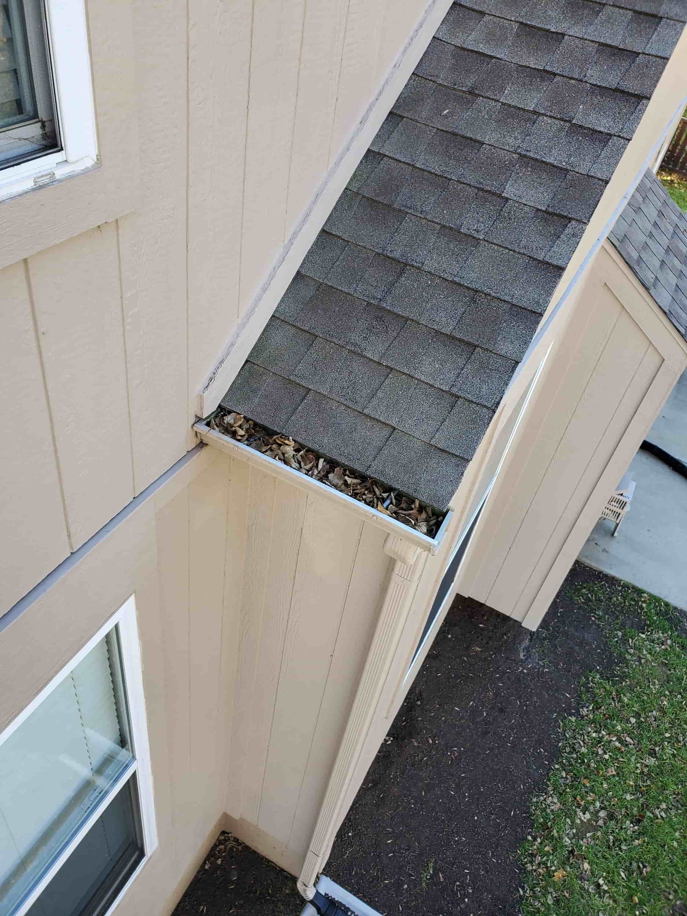 cost of cleaning gutters and soffits