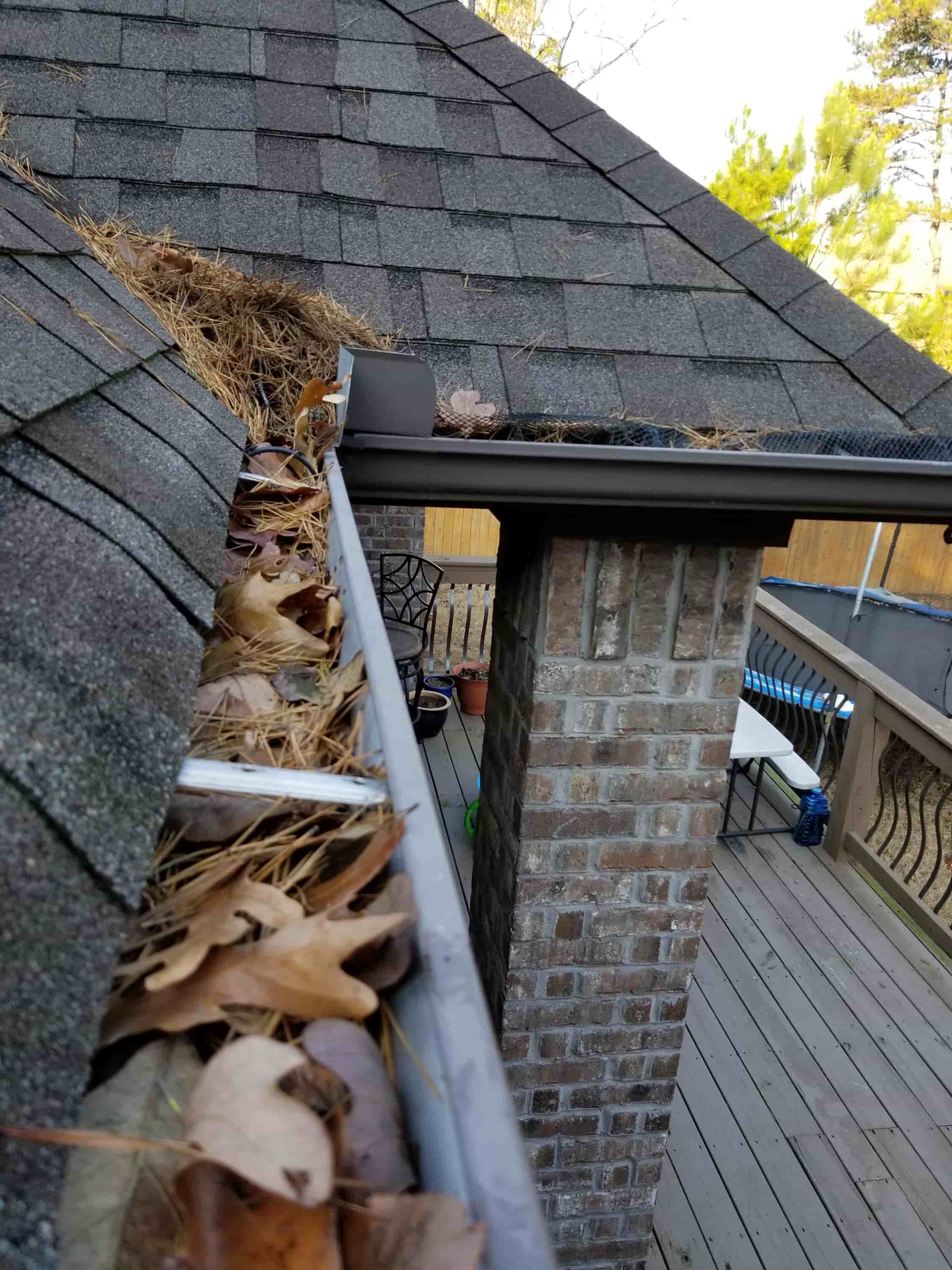 how to clean leaves from gutters