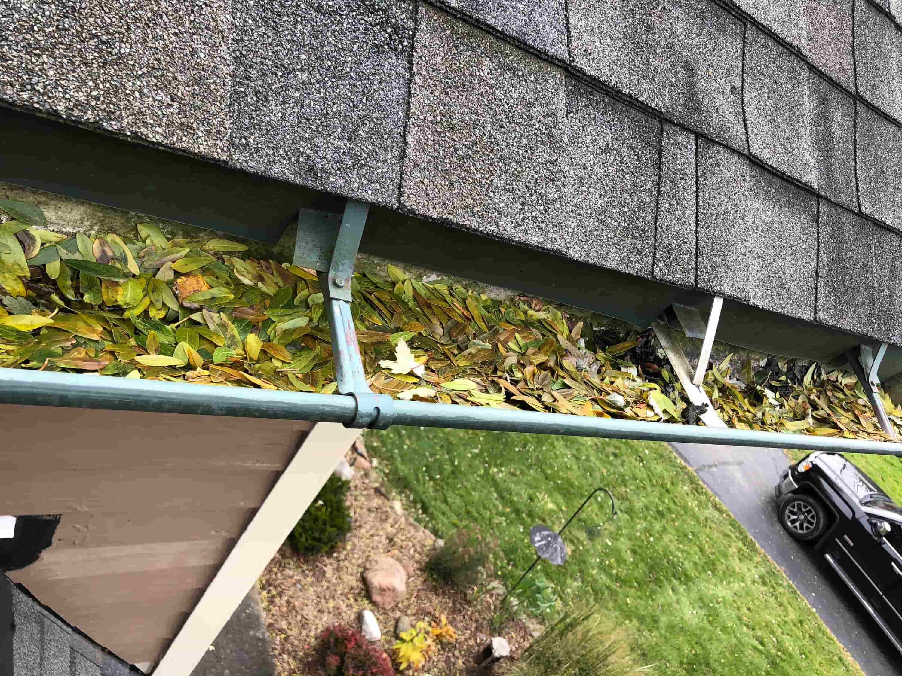 how to clean gutters safely