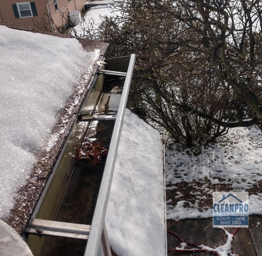 cleaning gutters without a ladder