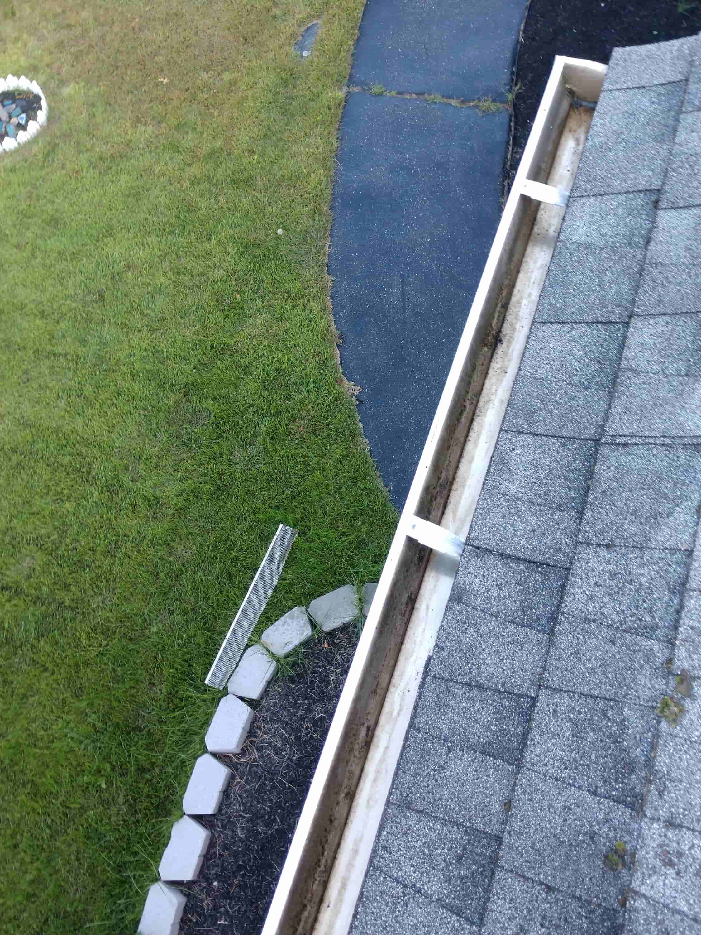vacuum gutter cleaning equipment