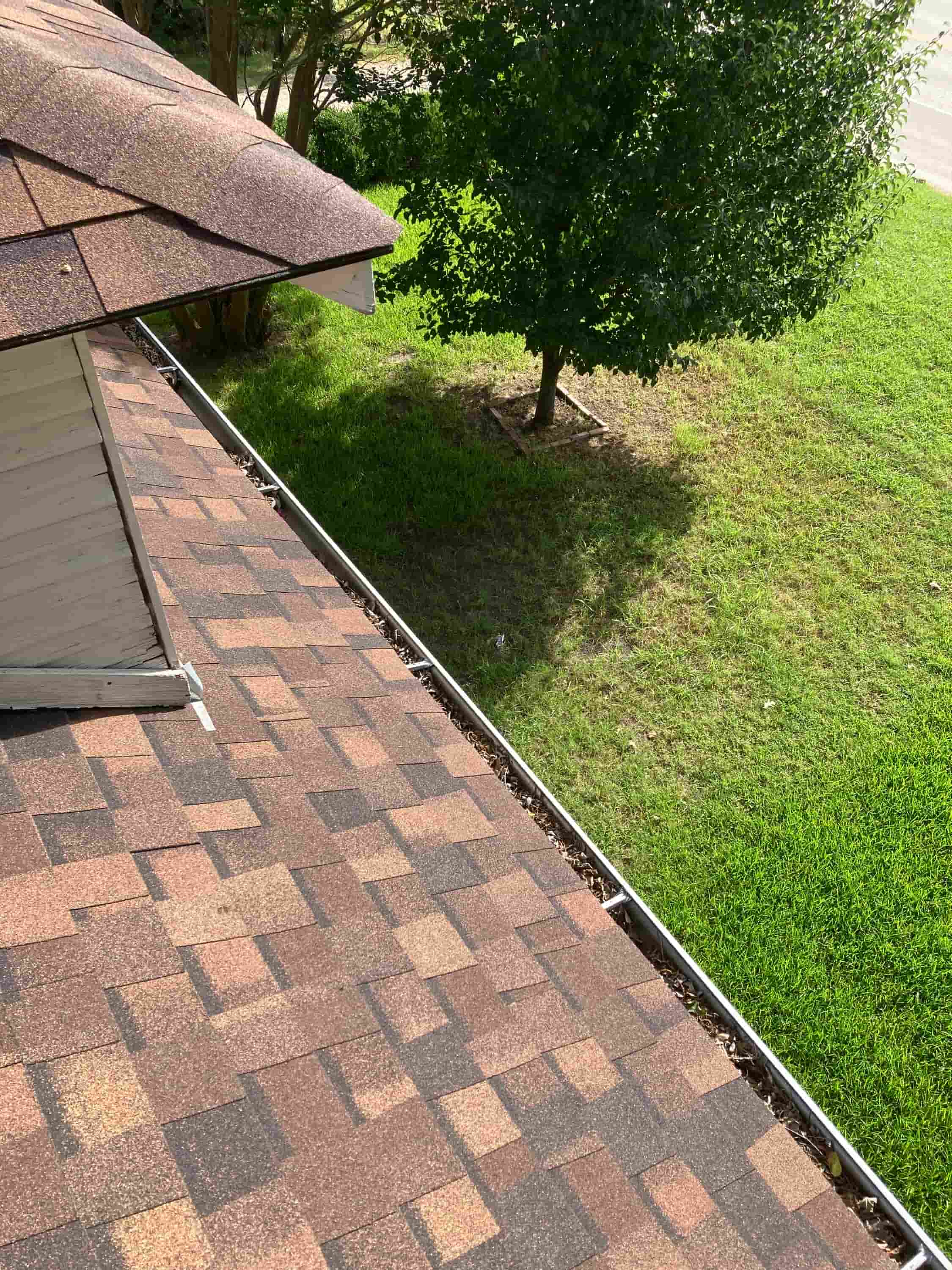 gutter cleaning and painting