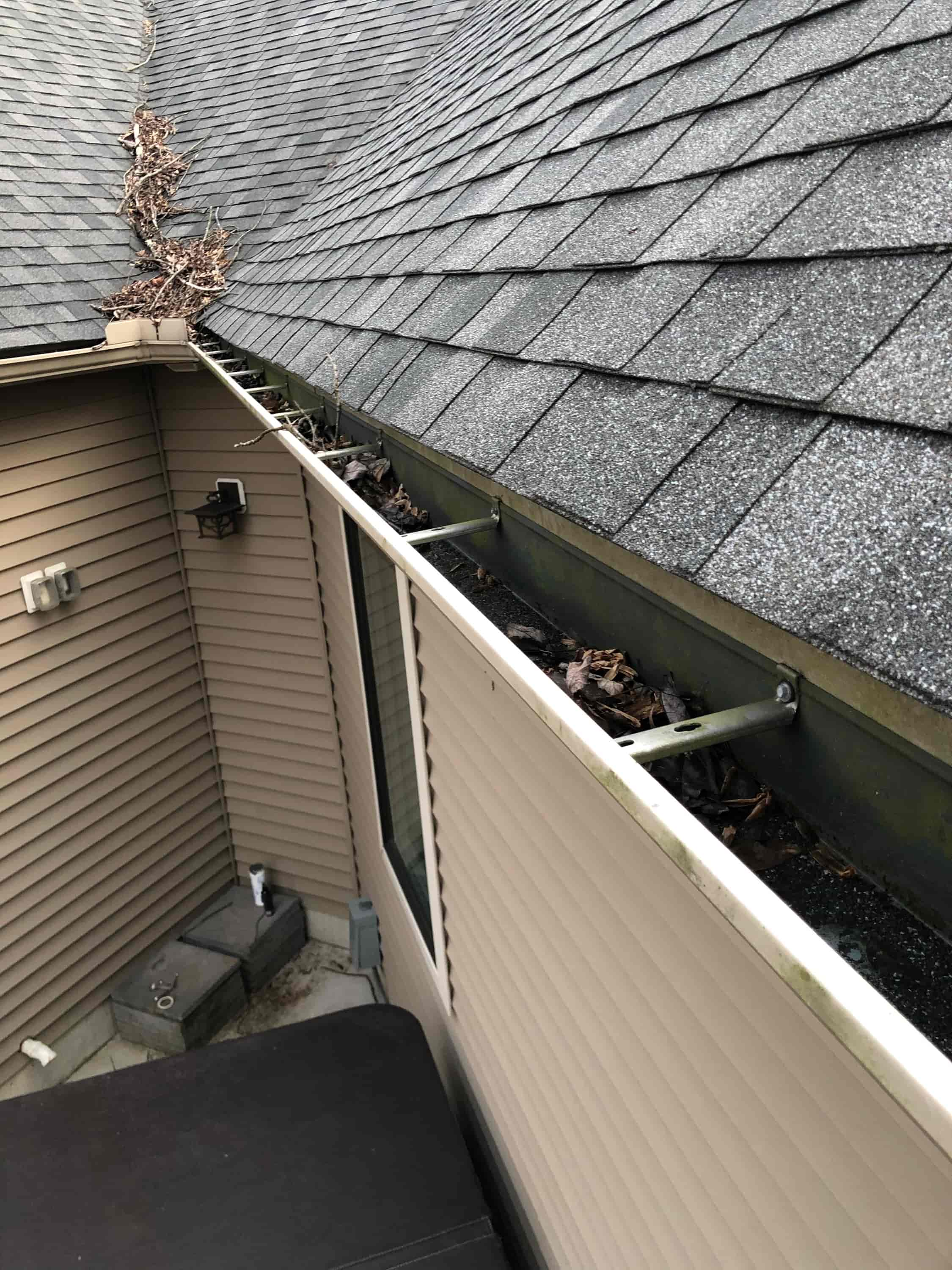 ladder size for cleaning gutters