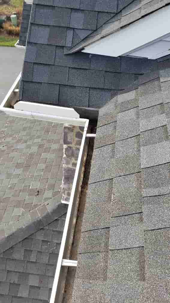 cleaning house gutters