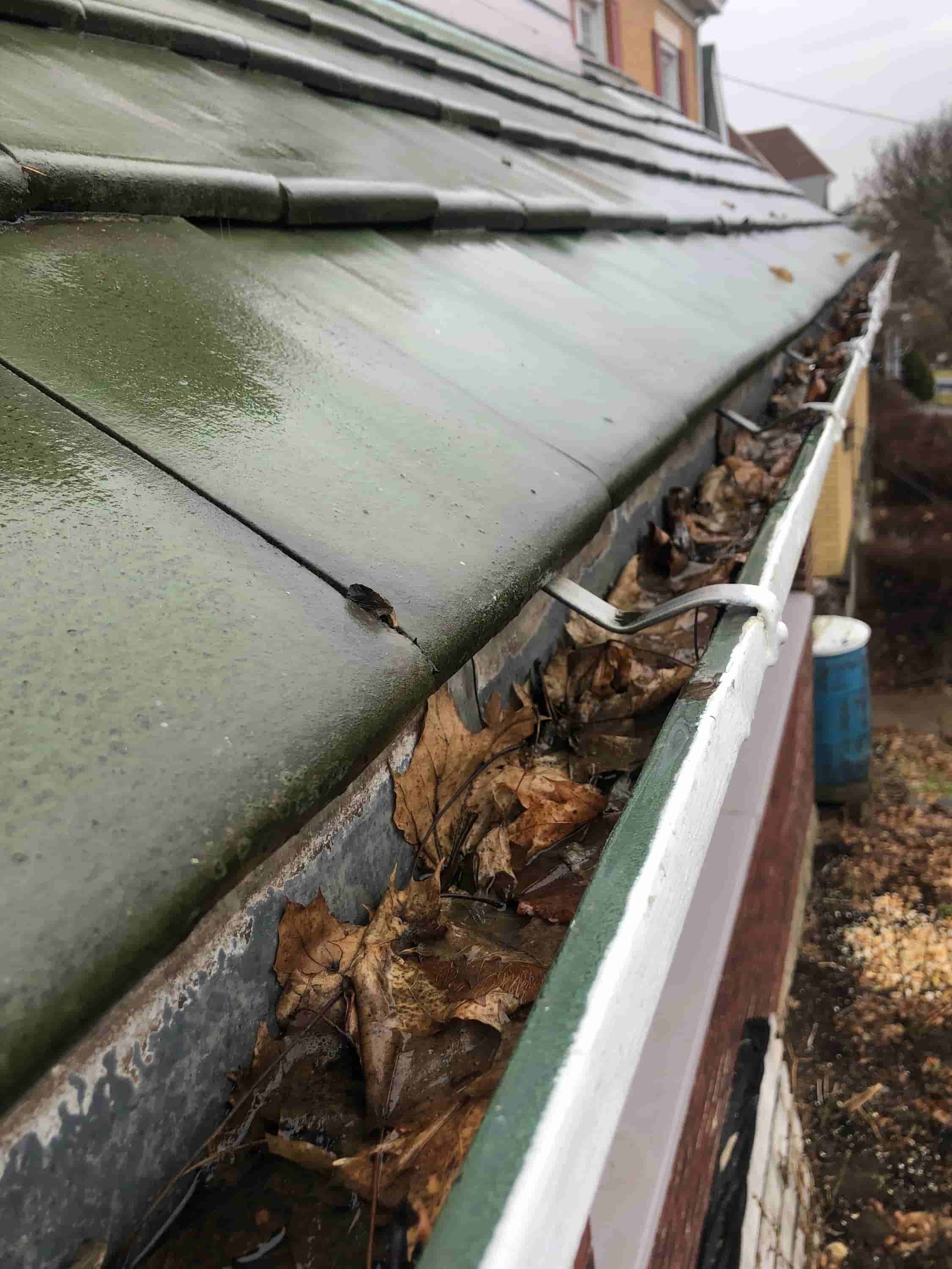 clean leaves out of gutter