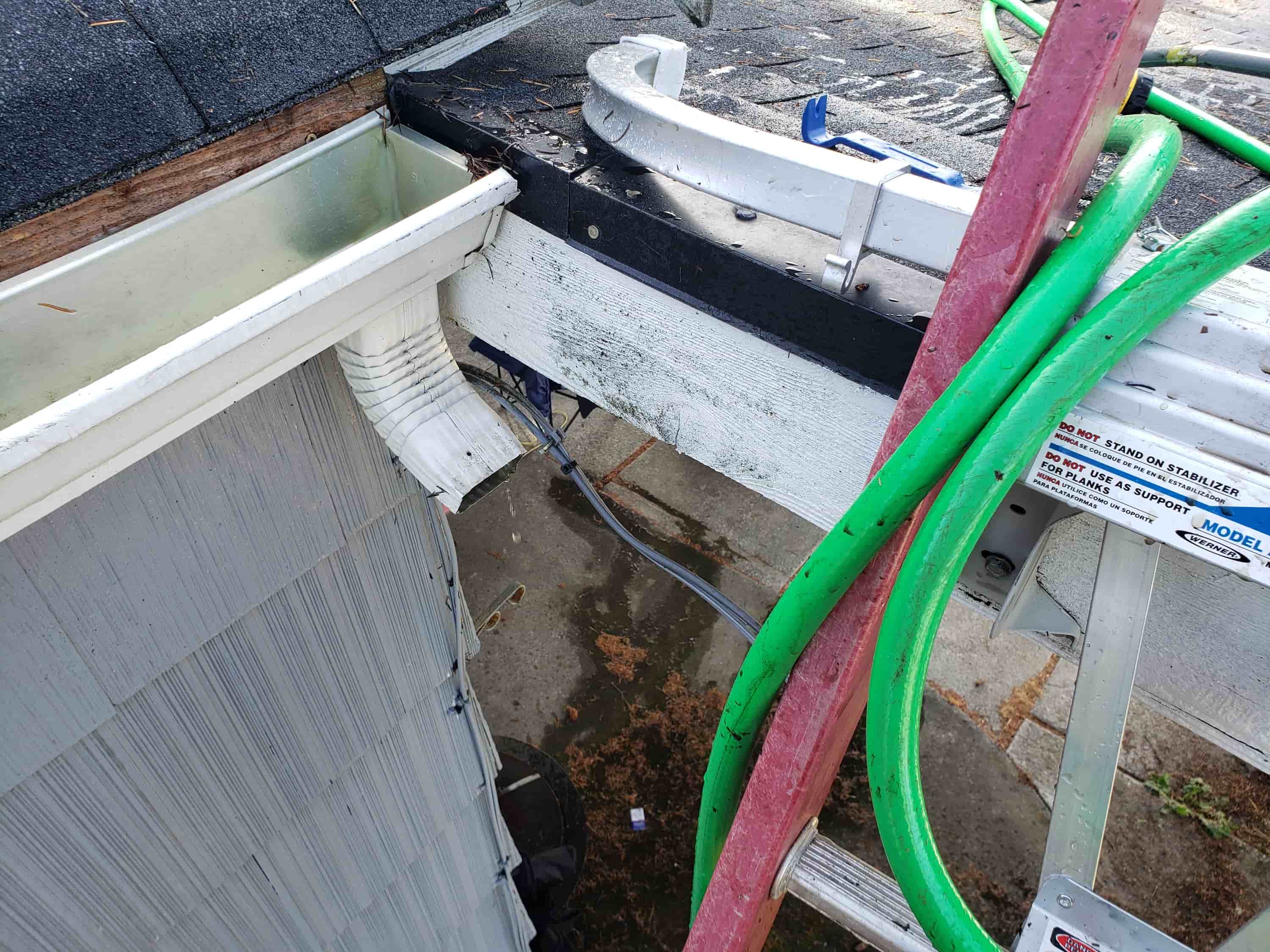 ladder to clean gutters