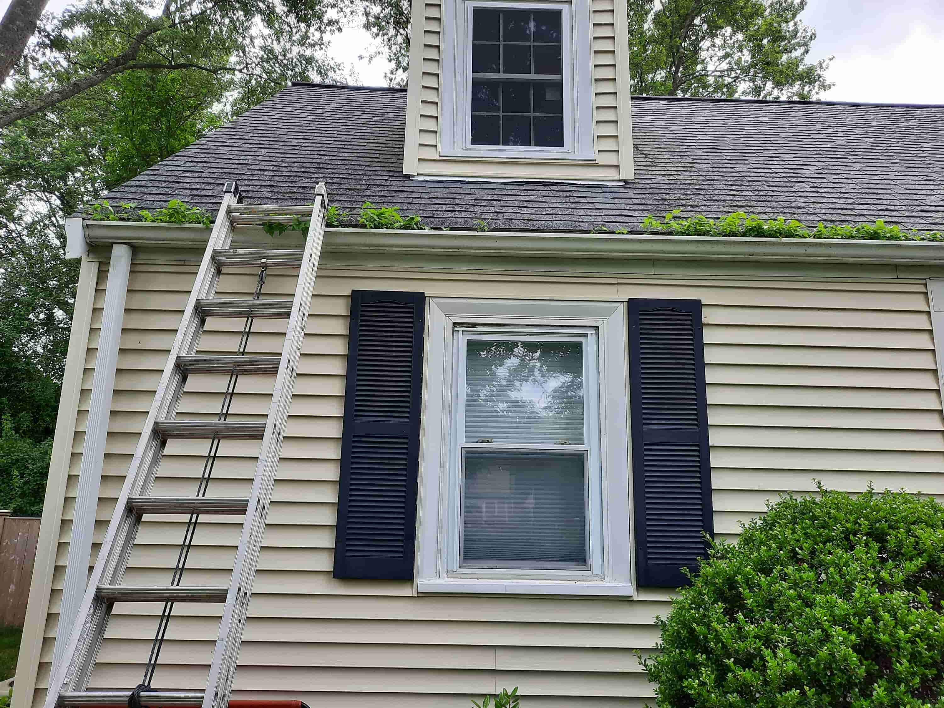 how to clean gutters from roof