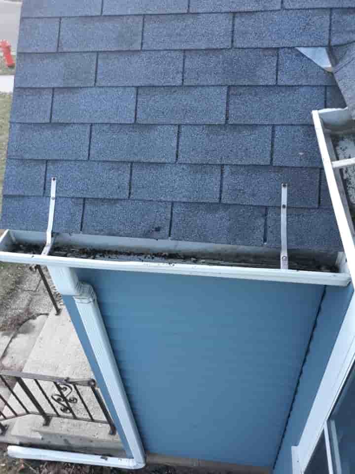 gutter cleaning and repair near me
