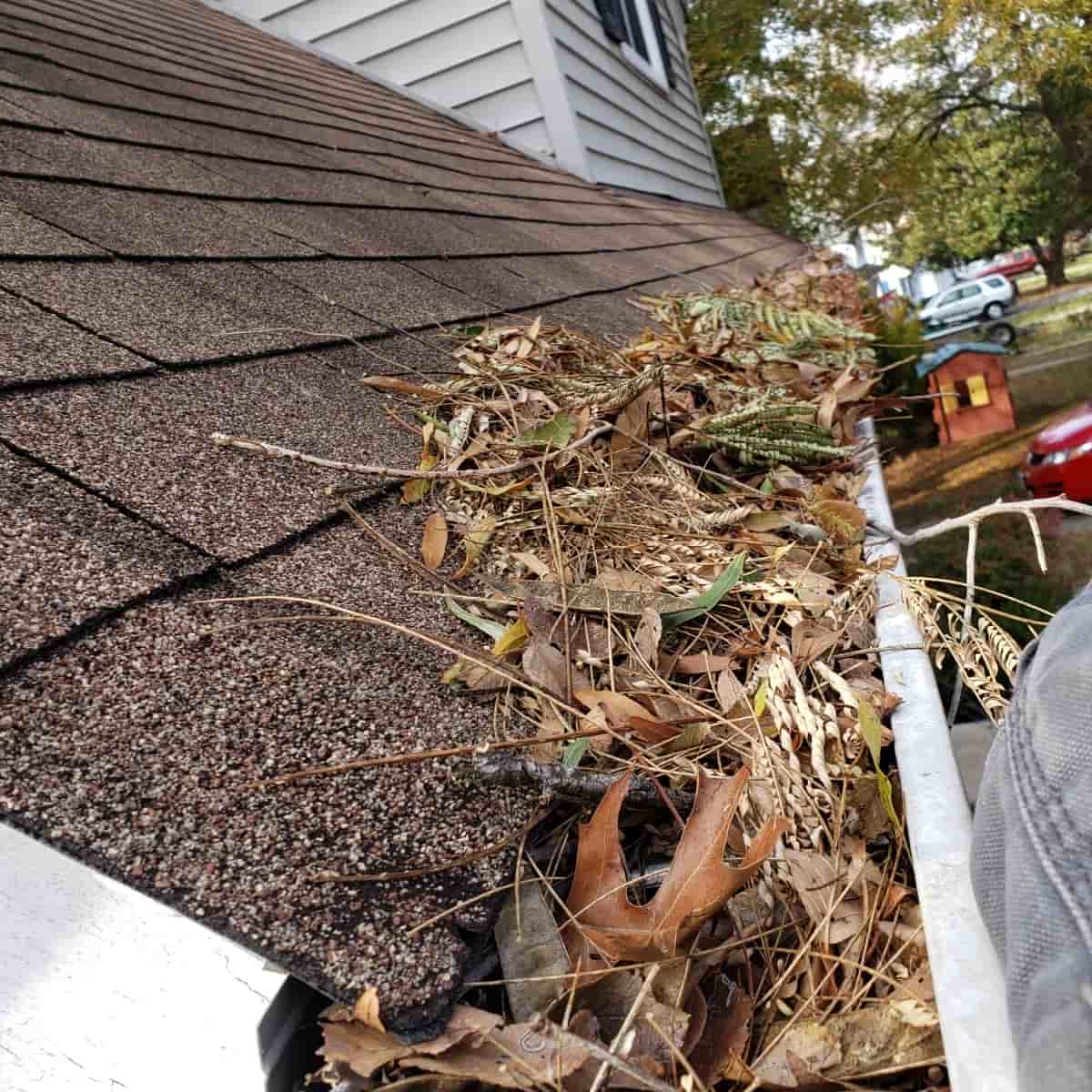 cleaning gutters safely