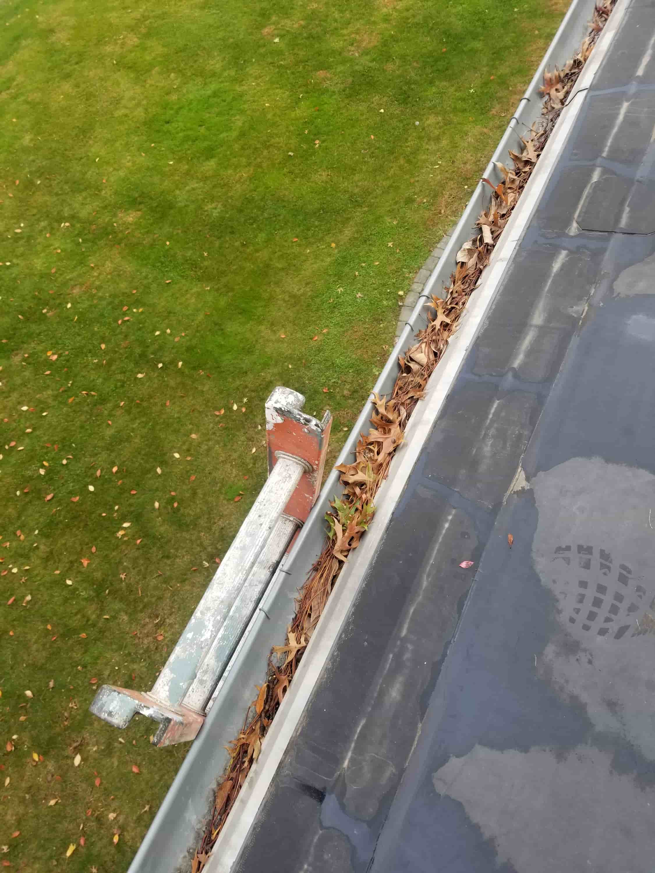 how to clean eavestrough