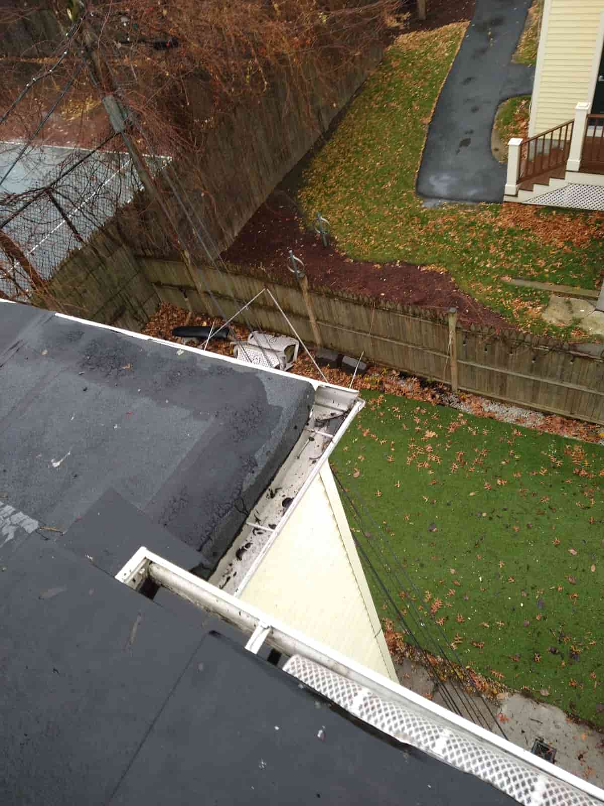 how to clean eavestroughs