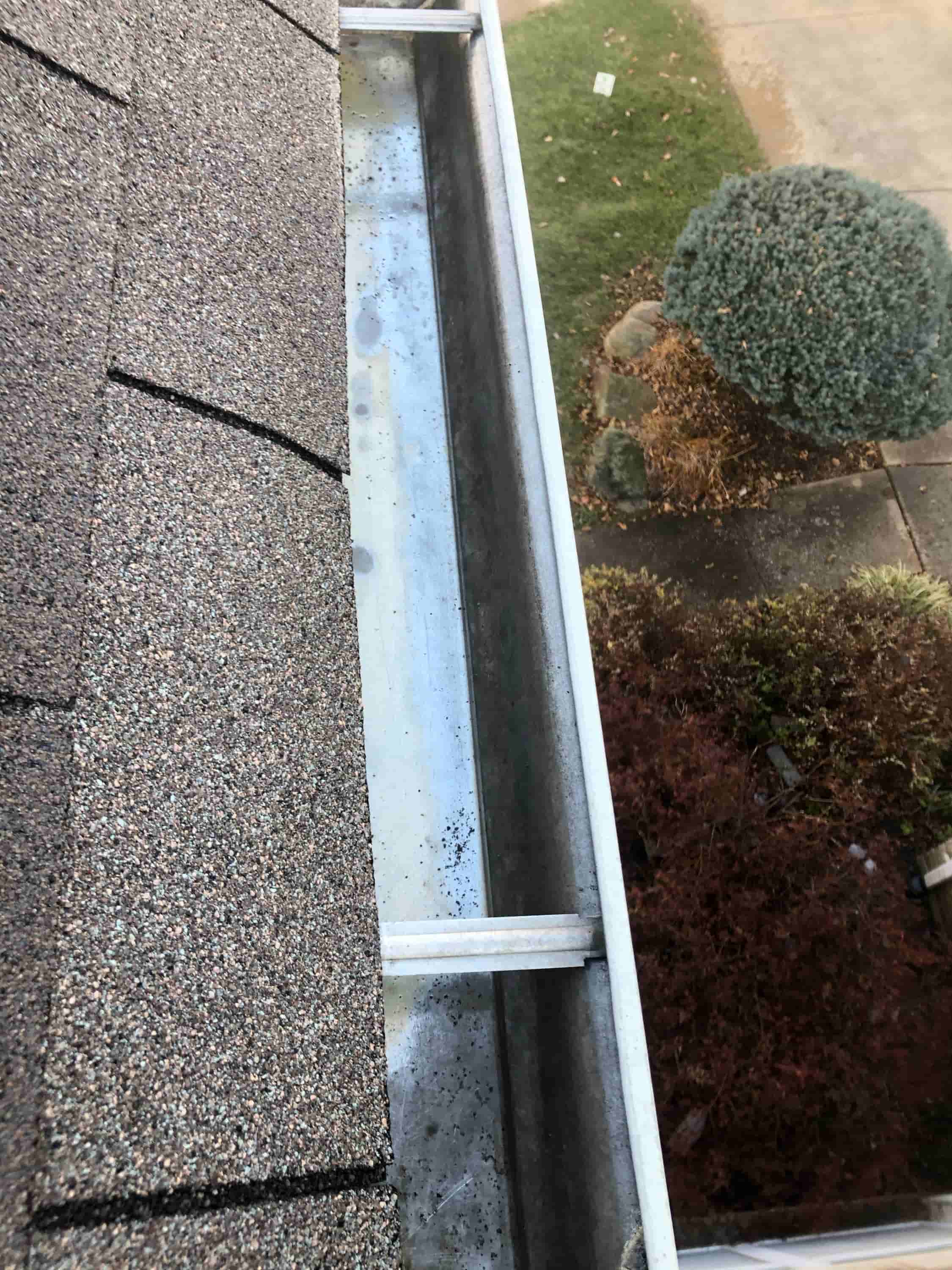 rain gutter cleaning services