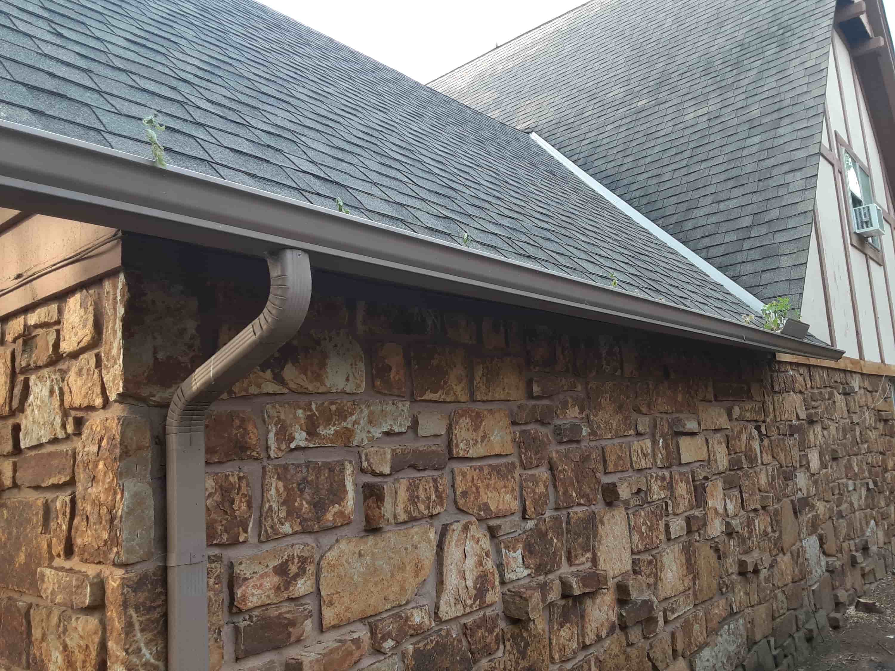 how to clean gutters and soffits