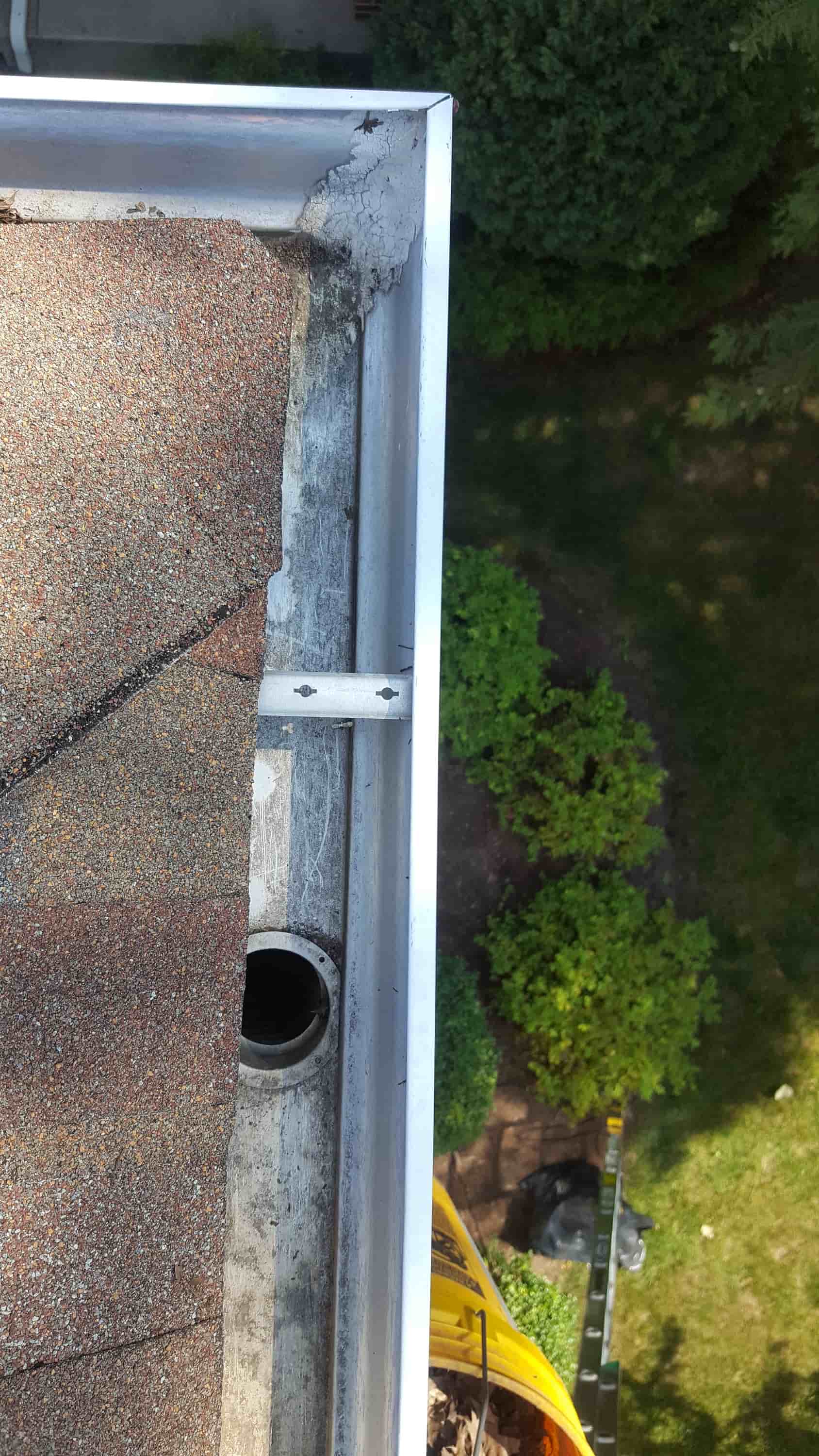 how to clean roof gutters