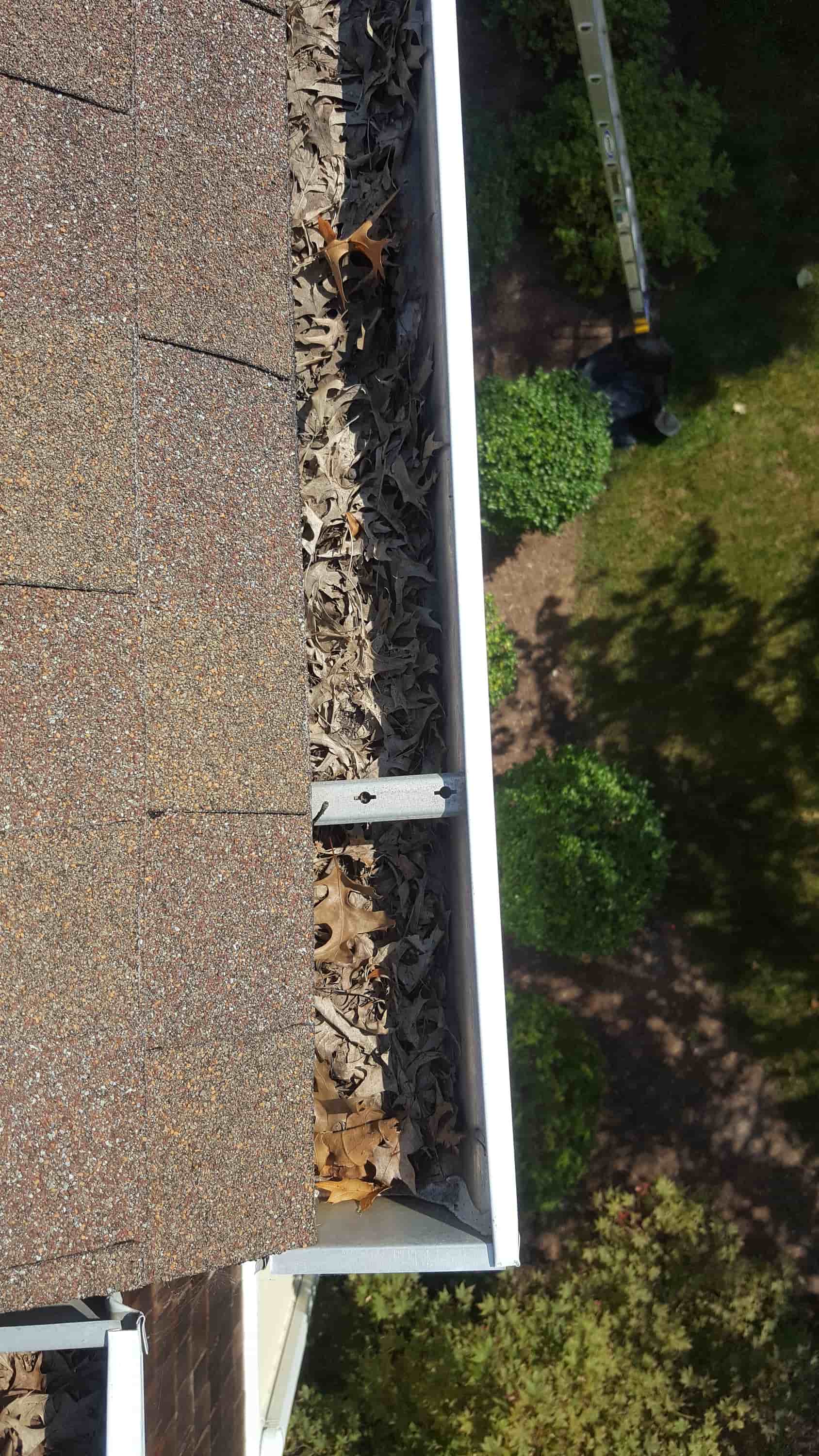 how to clean gutters quickly
