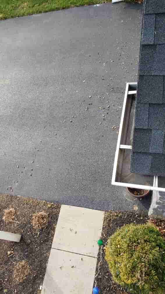 clean roof gutter