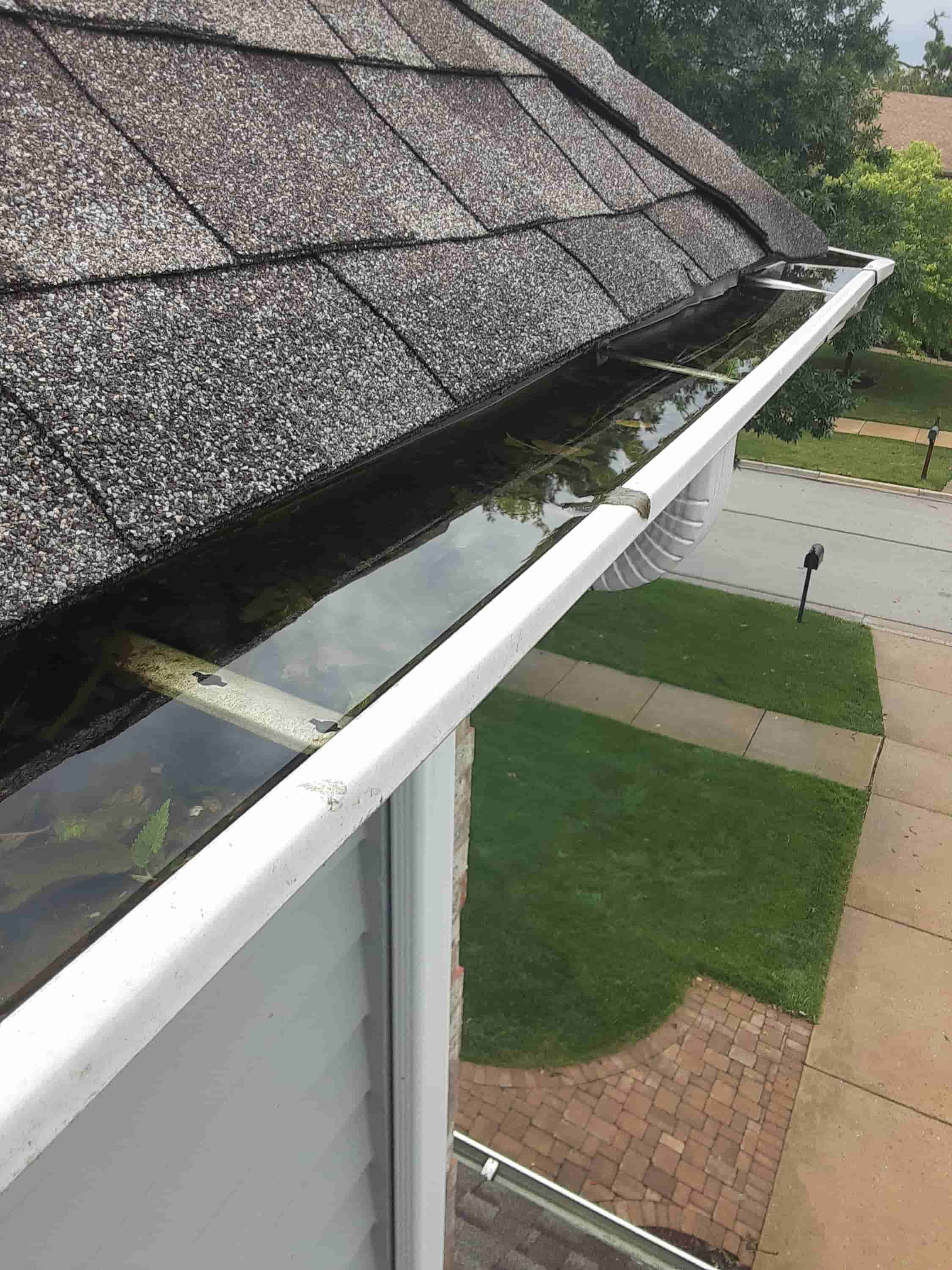 clean eavestrough from ground