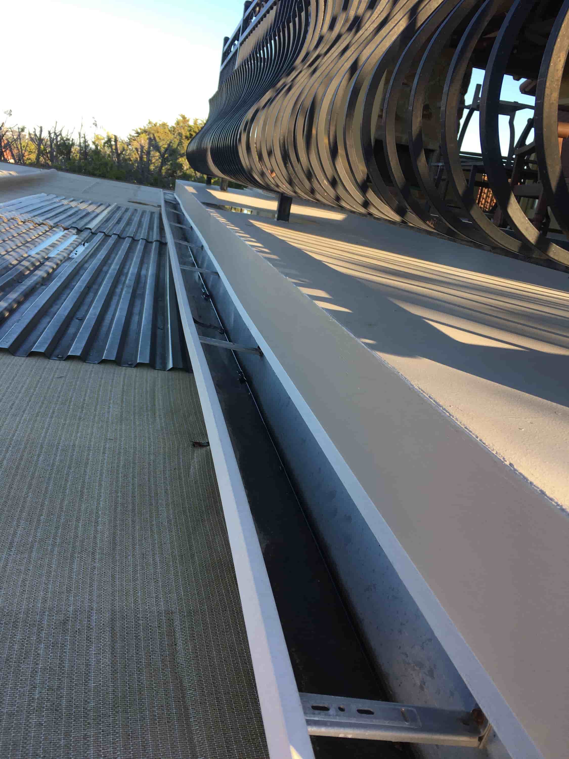 someone to clean gutters