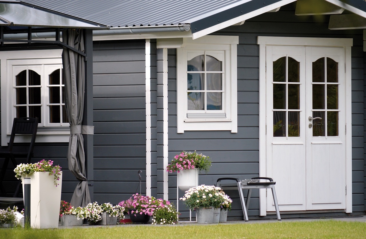 Outdoor Cooking and Dining Areas