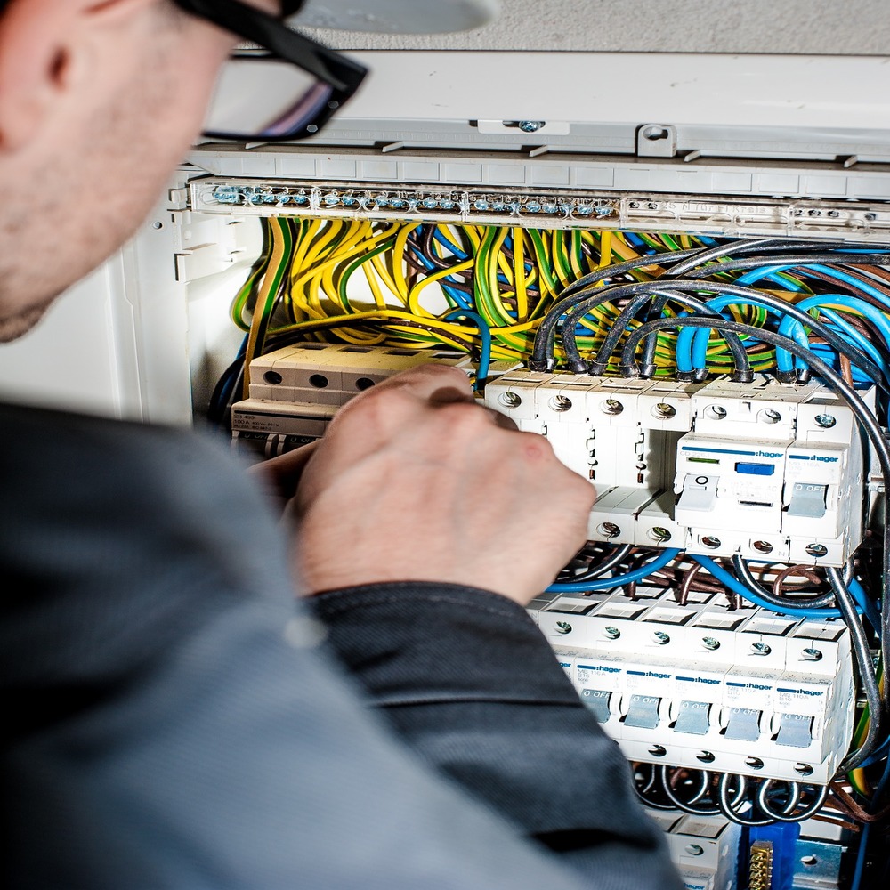 electrician in Harper