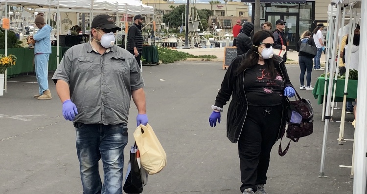 Masks worn at market
