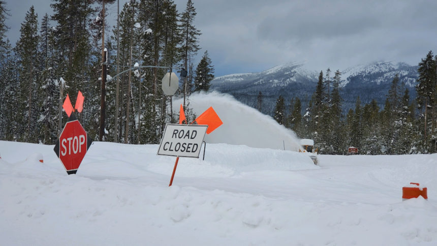 Blower clearing Oregon Hwys. 138-230 junction near Diamond Lake 1-15