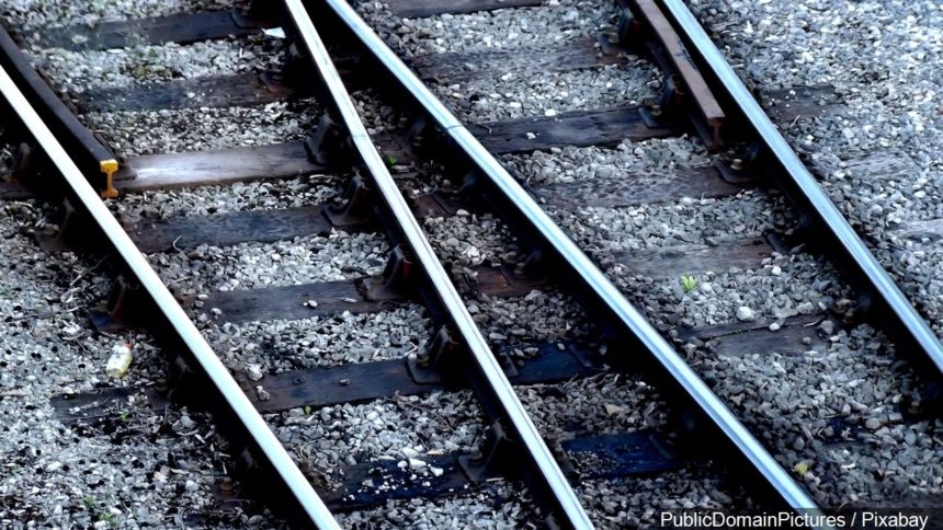 Train tracks railroad generic MGN