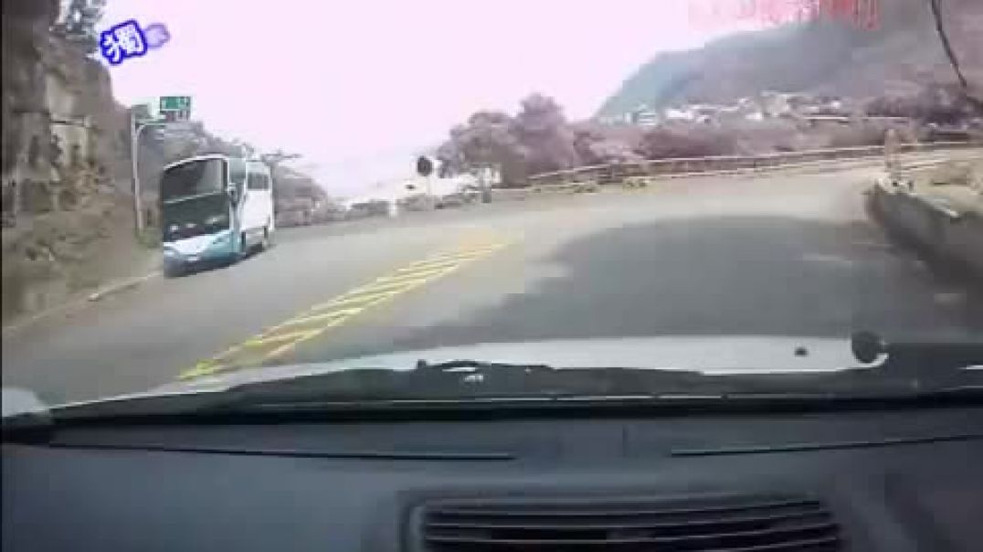 Bus Falls Down From The Cliff In Taiwan 2012