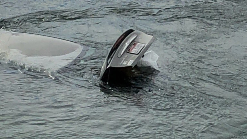 Car in river2