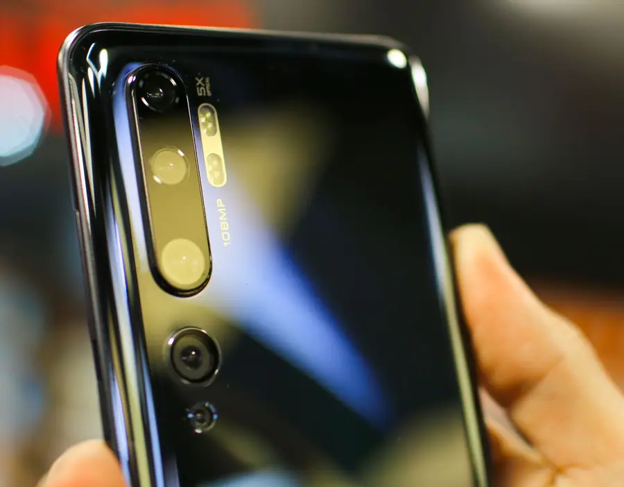 Lente da câmera de um smartphone em close Lente da câmera de um smartphone em close