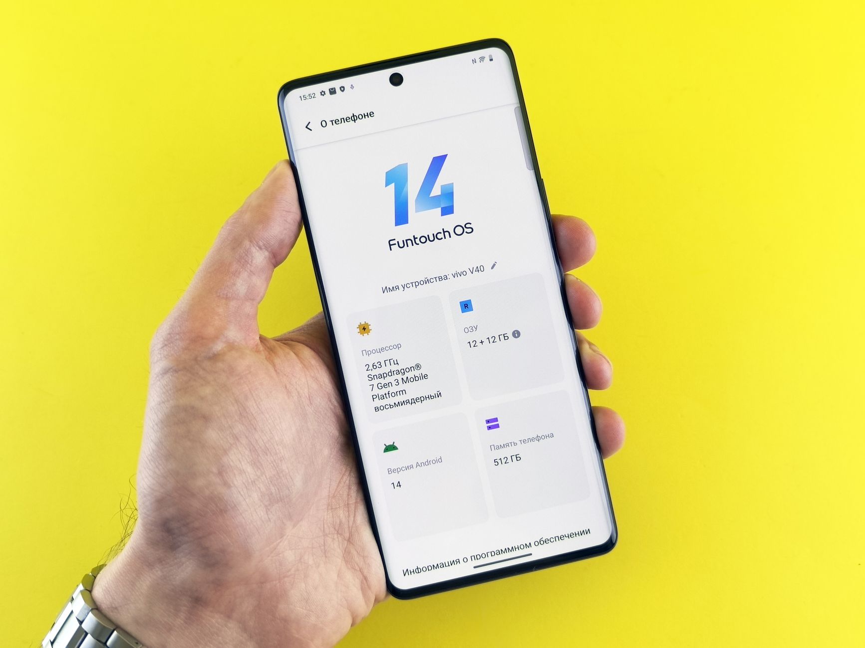 Melhores celulares custo-benefício em 2026: como escolher Close-up of a hand holding a smartphone displaying Funtouch OS 14 on a vibrant yellow background.